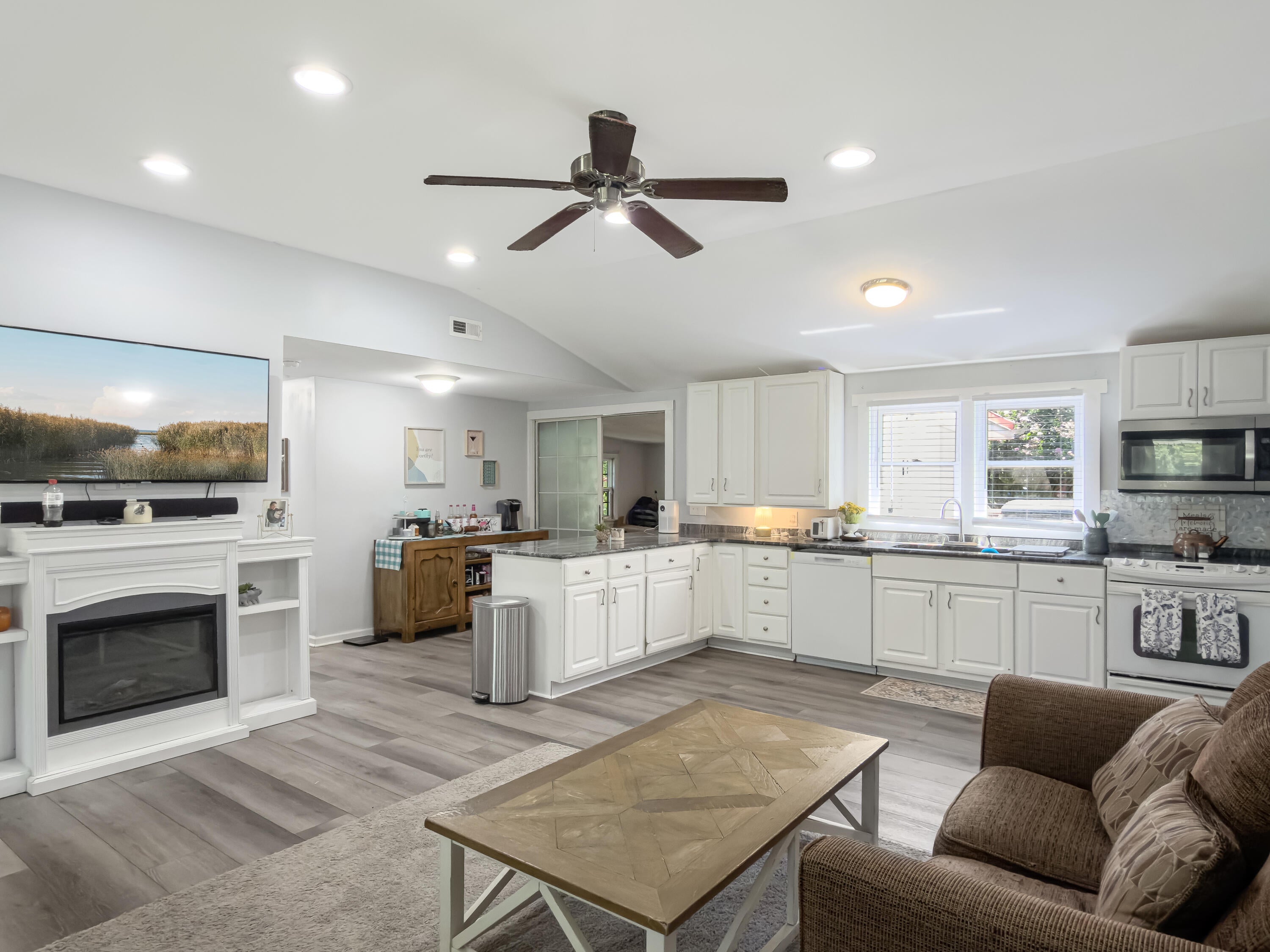2571 Camden Road — photo