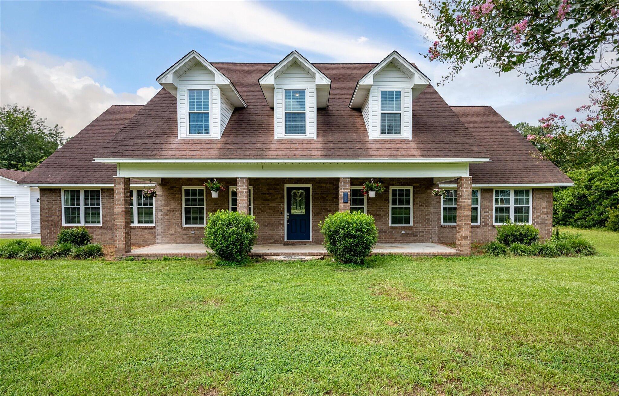 142 Cloverleaf Drive — photo
