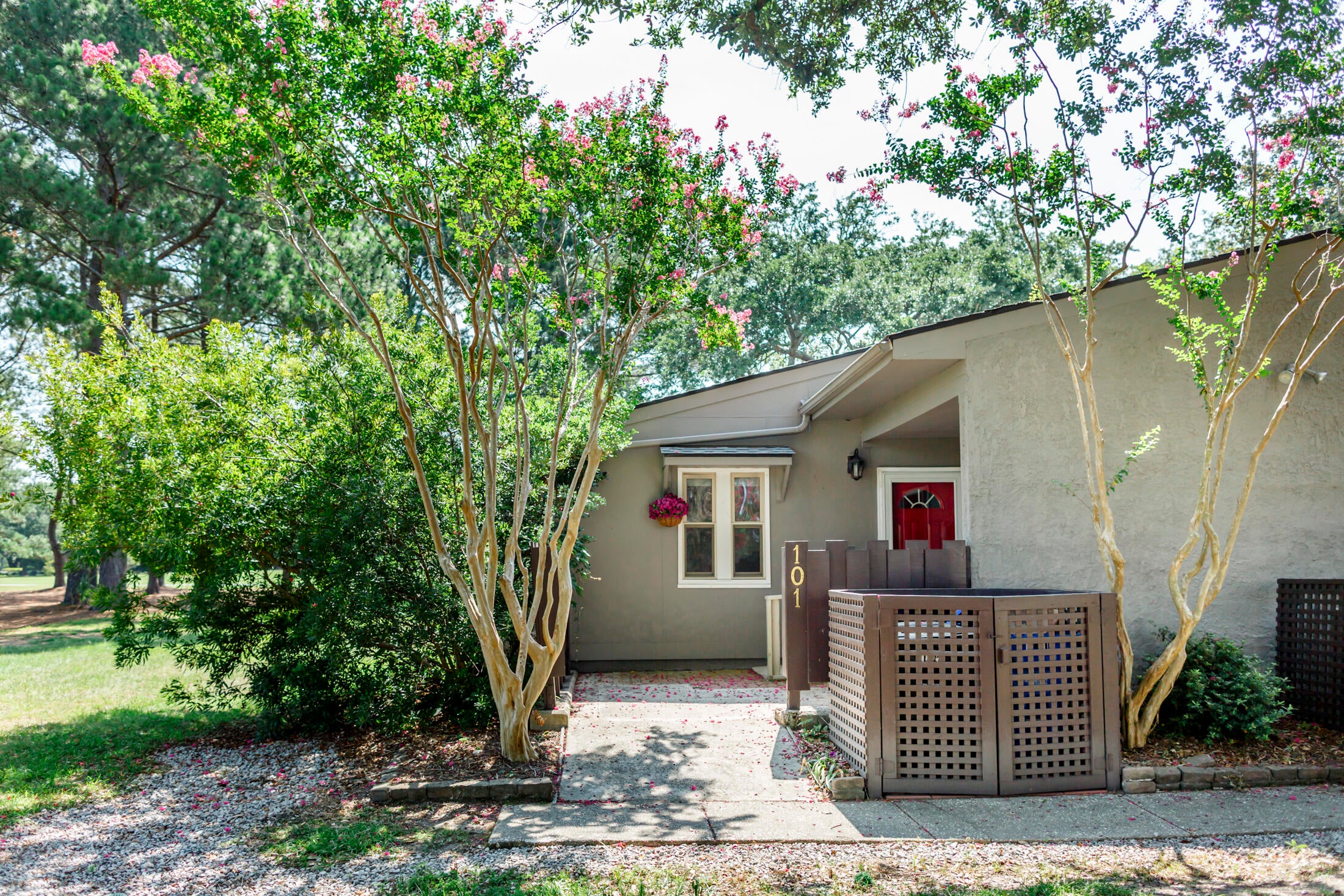 101 Ventura Place — photo