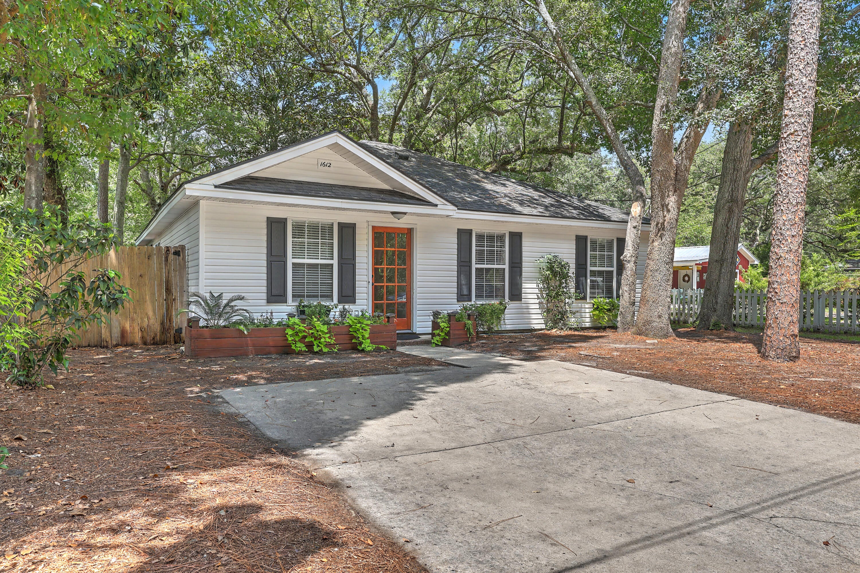 1612 Poinsettia Road — photo