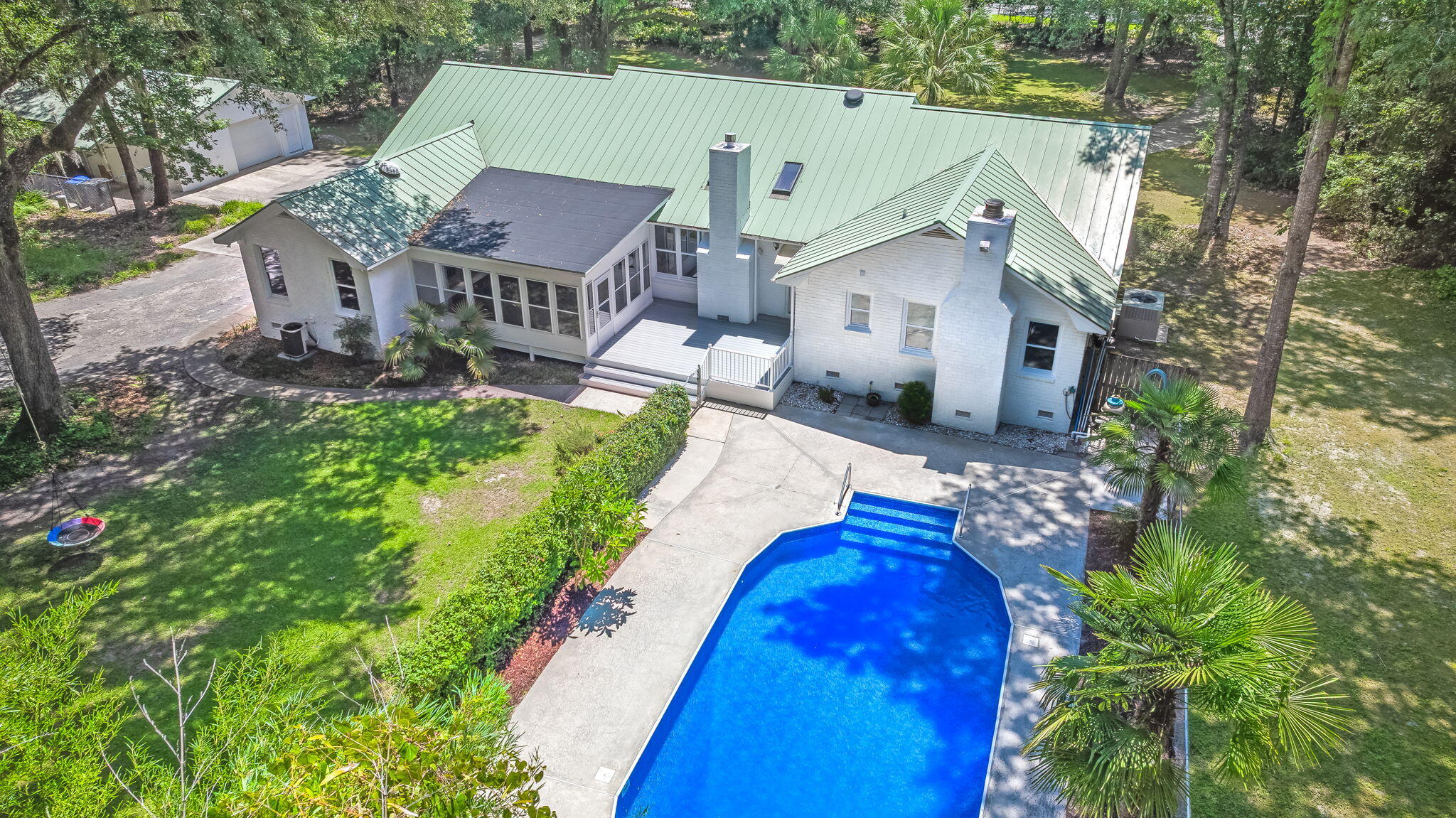 304 Woodland Drive — photo