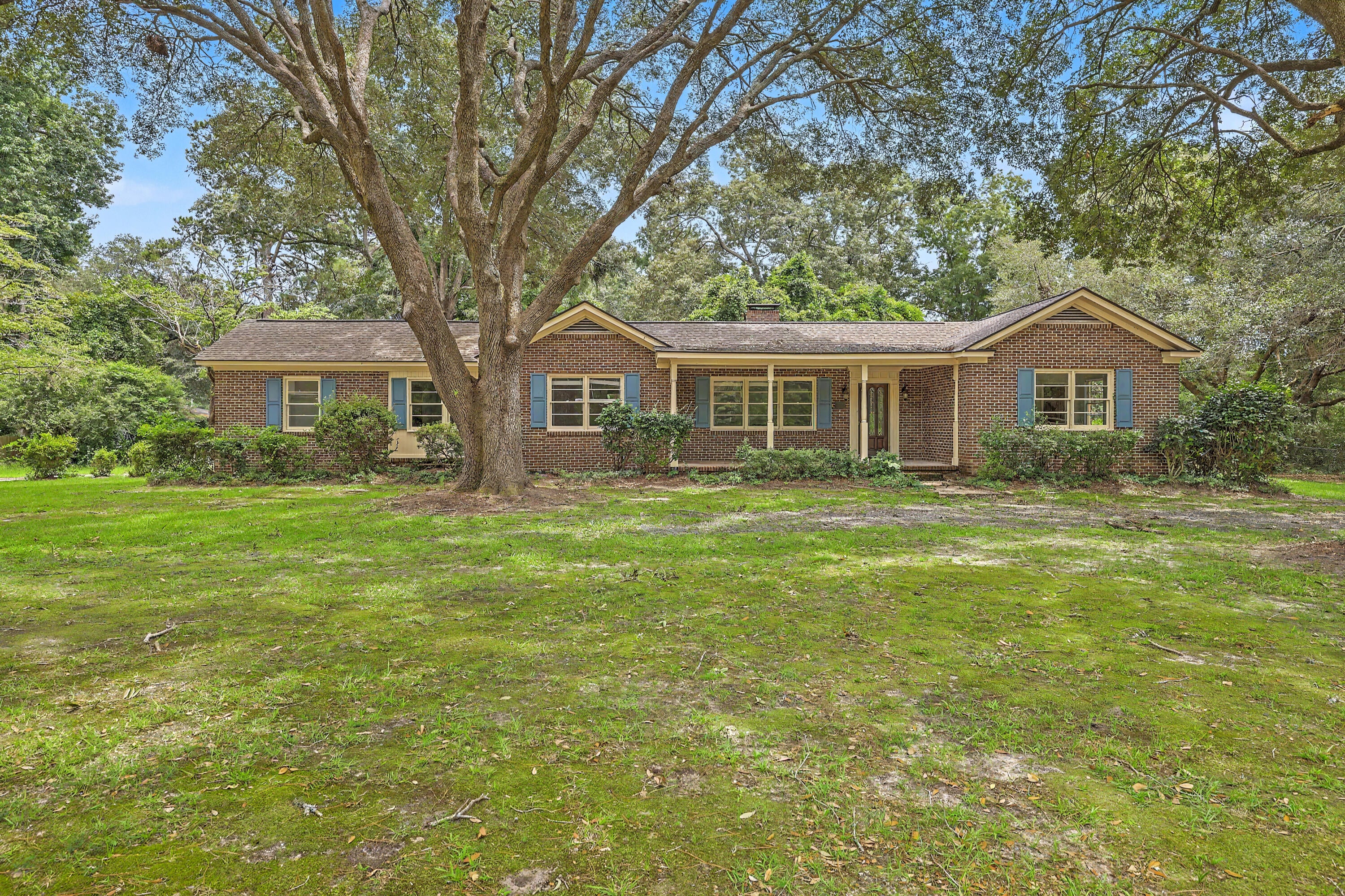 1611 Bacons Bridge Road — photo