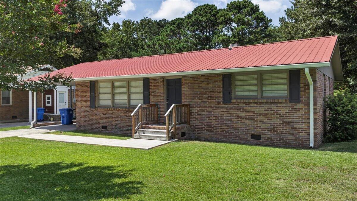 1450 N Sherwood Drive — photo