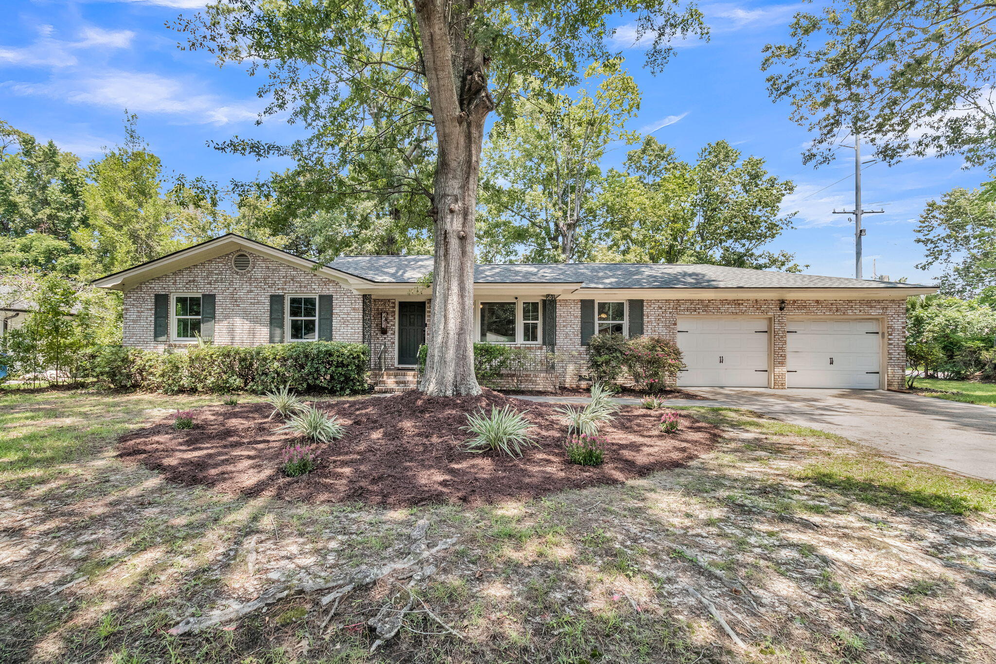 2204 N Dallerton Circle — photo