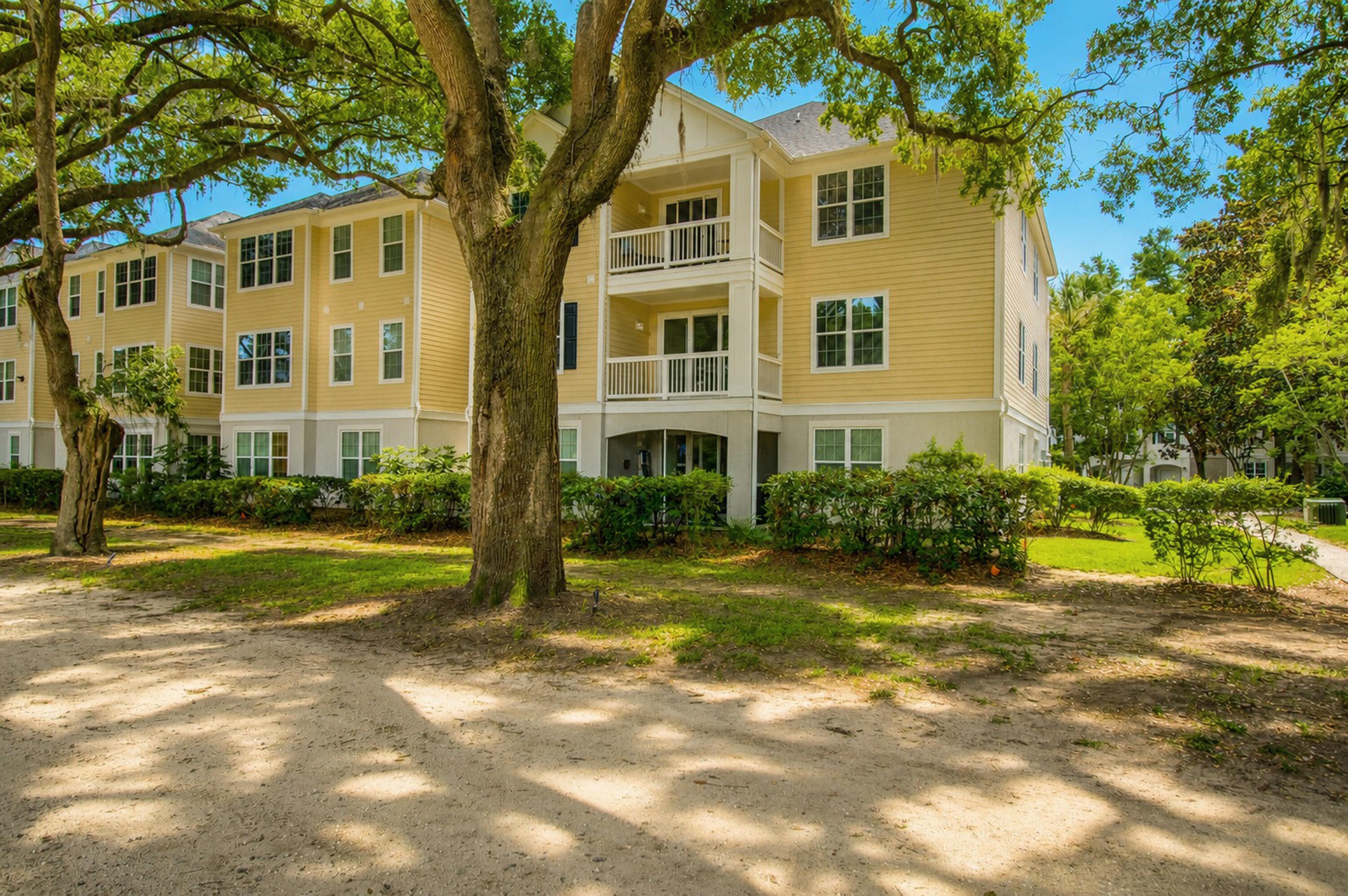 60 Fenwick Hall Allee Alley 217 — photo