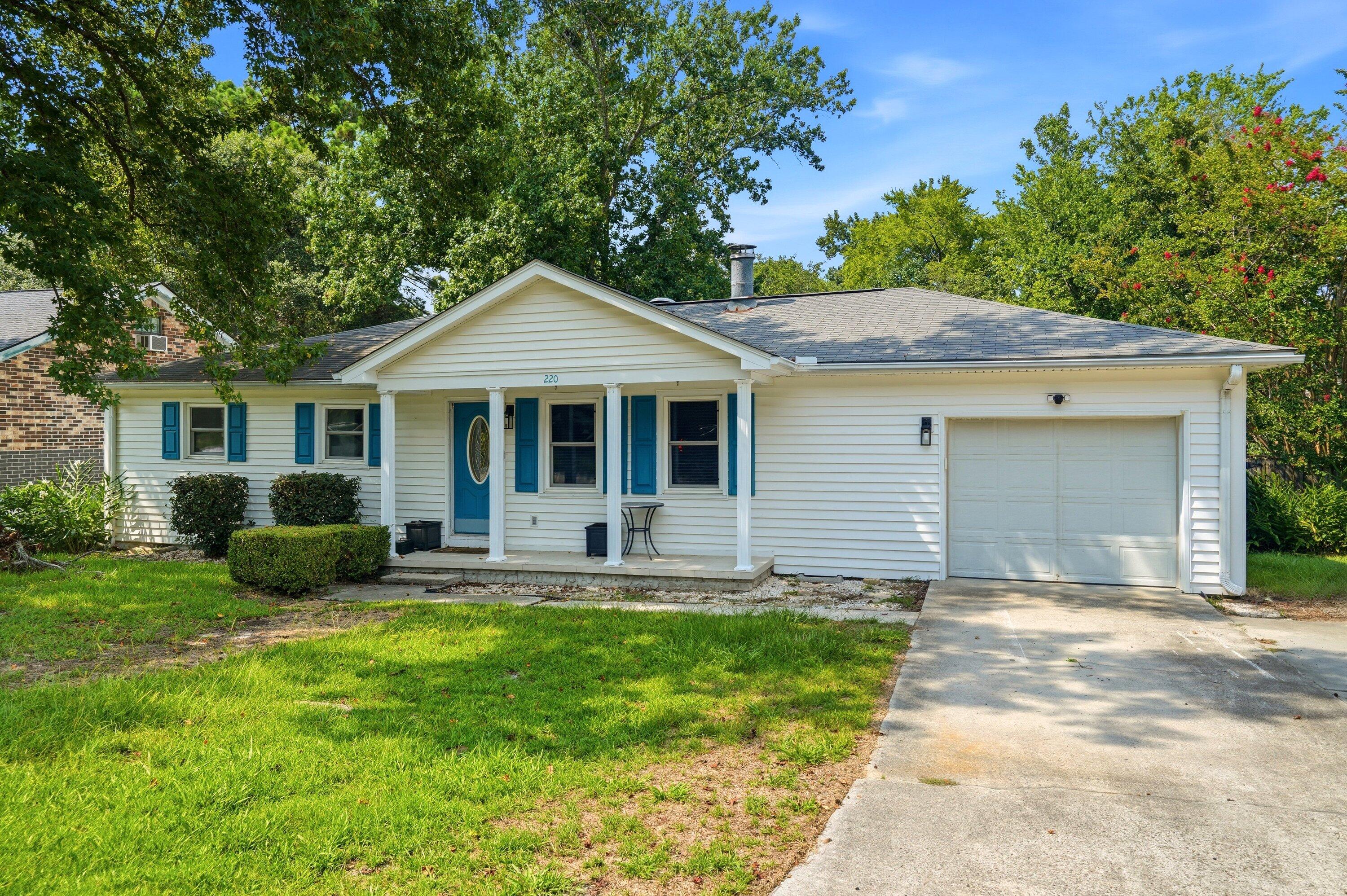 220 Crestwood Drive — photo