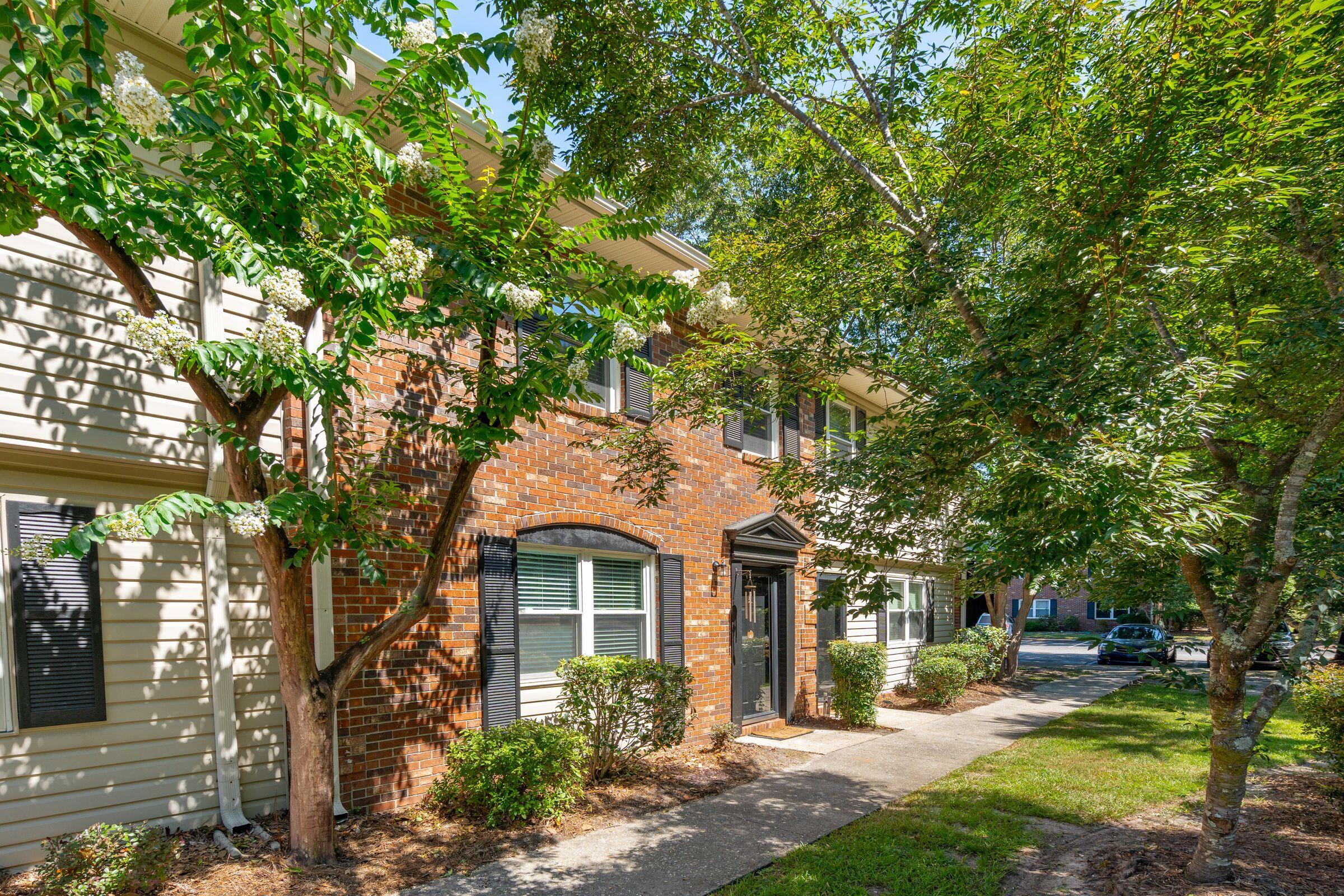 415 Parkdale Drive 8E — photo