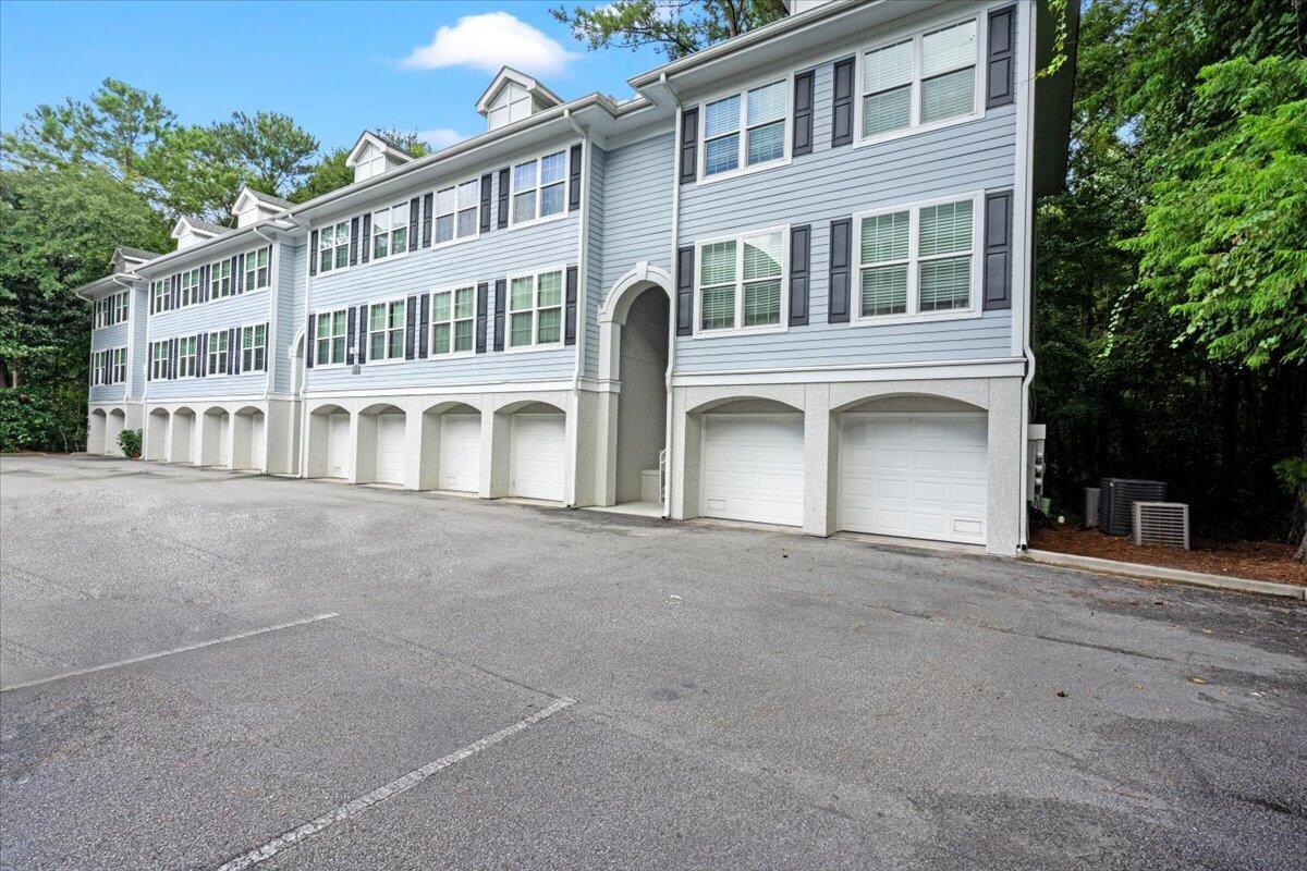 60 Fenwick Hall Allee 1214 — photo