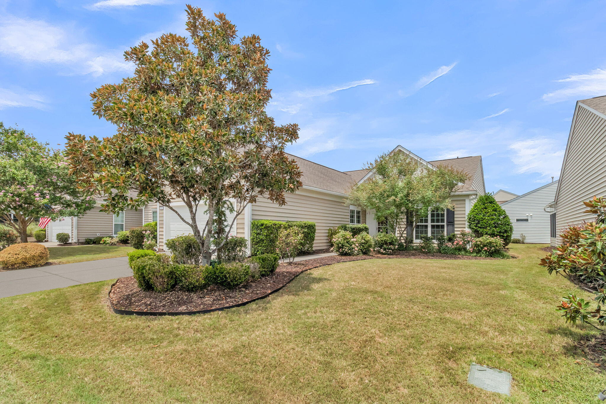 407 Waterlily Way — photo