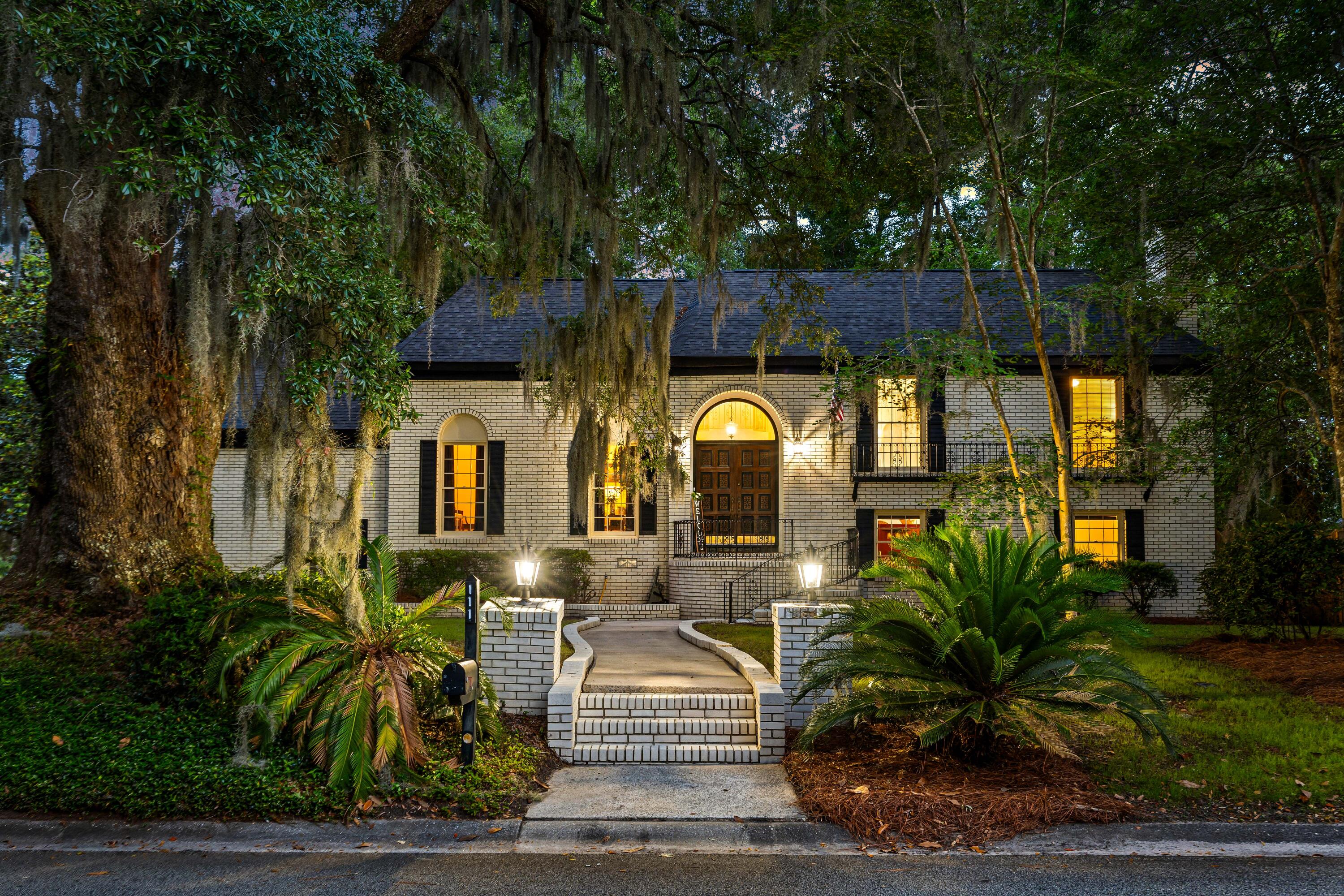 111 Seven Oaks Lane — photo