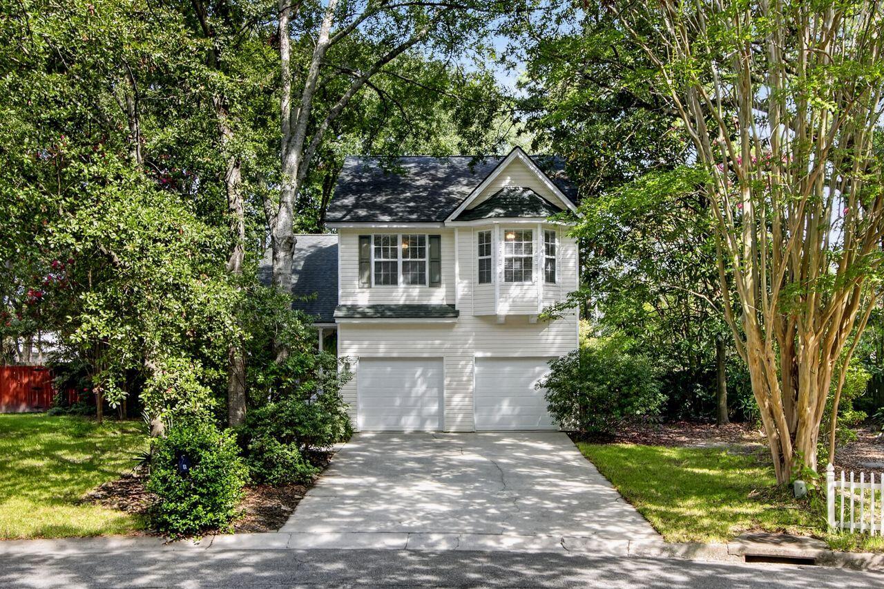8 Latham Circle — photo