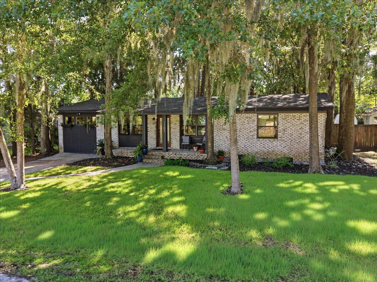 1203 Valley Drive — photo