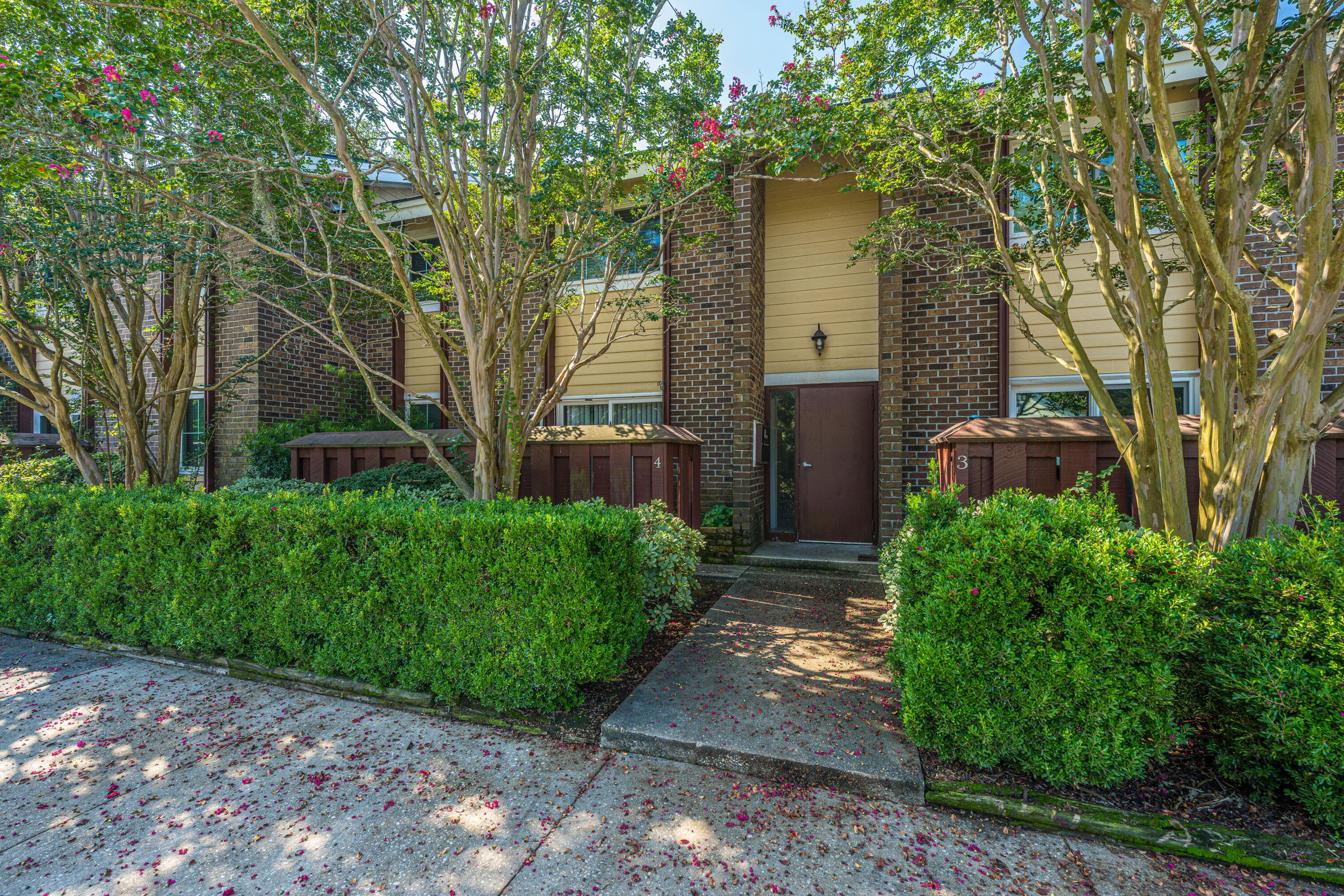 753 Ashdale Drive Apt 4 — photo