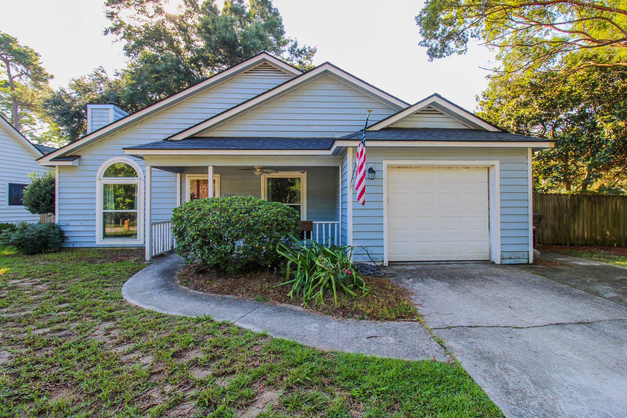 1240 Llewellyn Road — photo