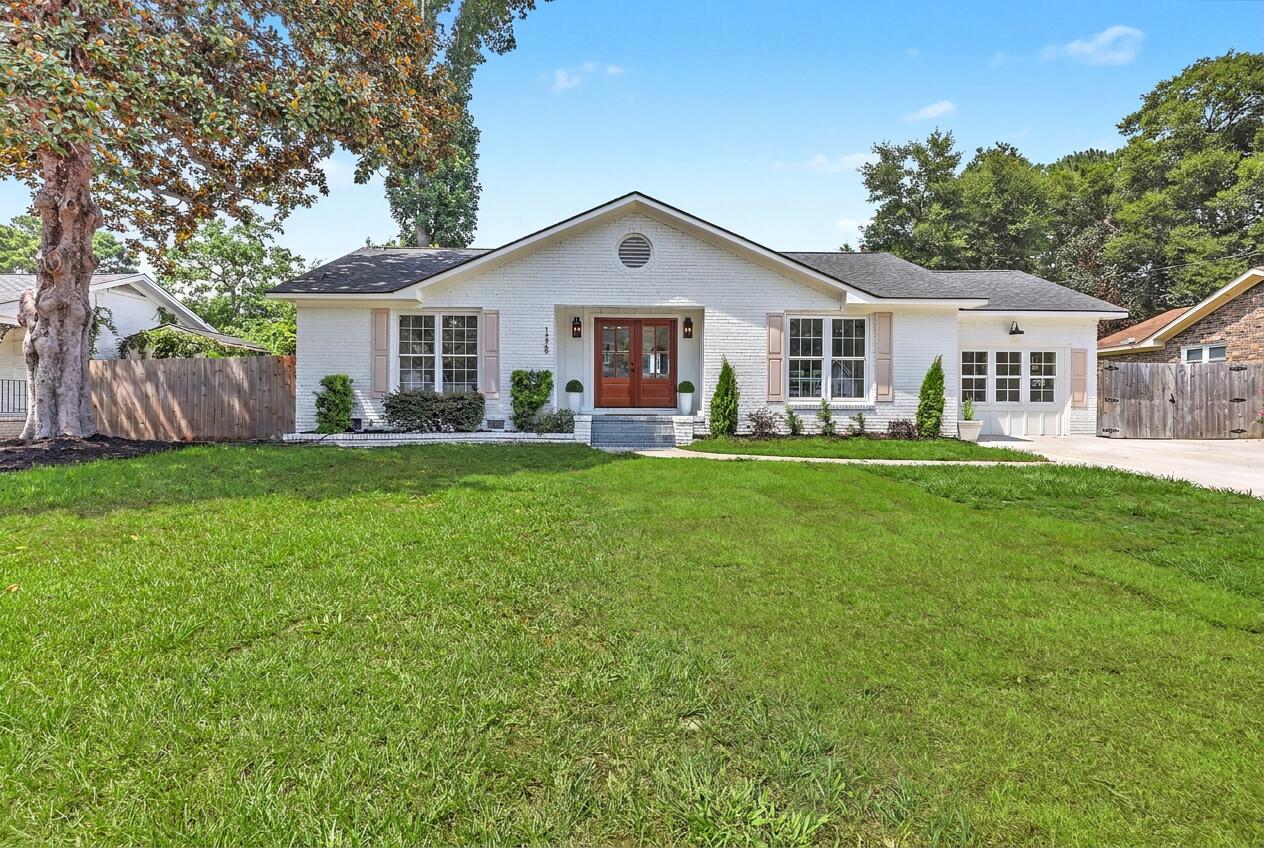 1228 Oakcrest Drive — photo