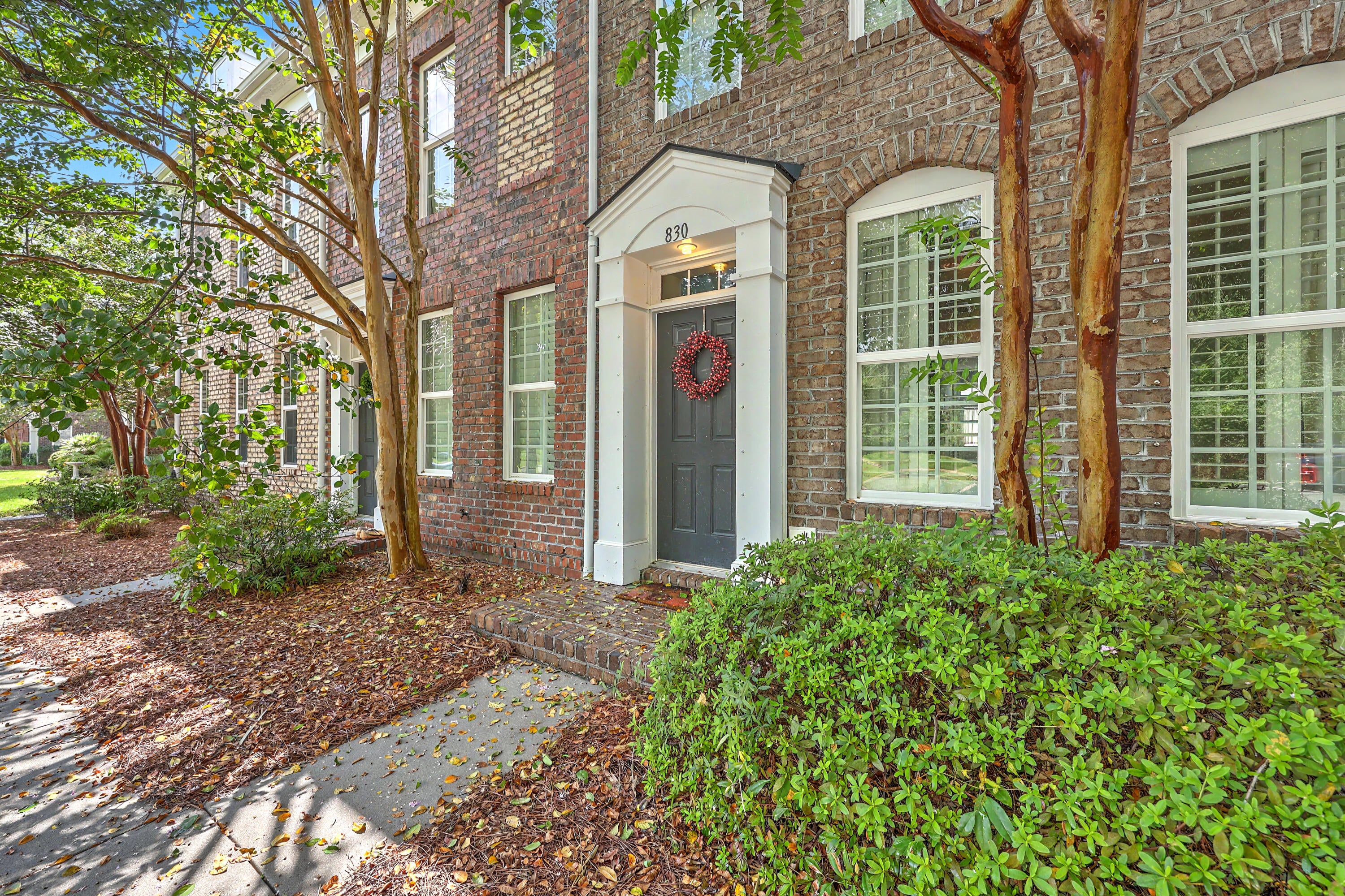 830 Rue Drive — photo