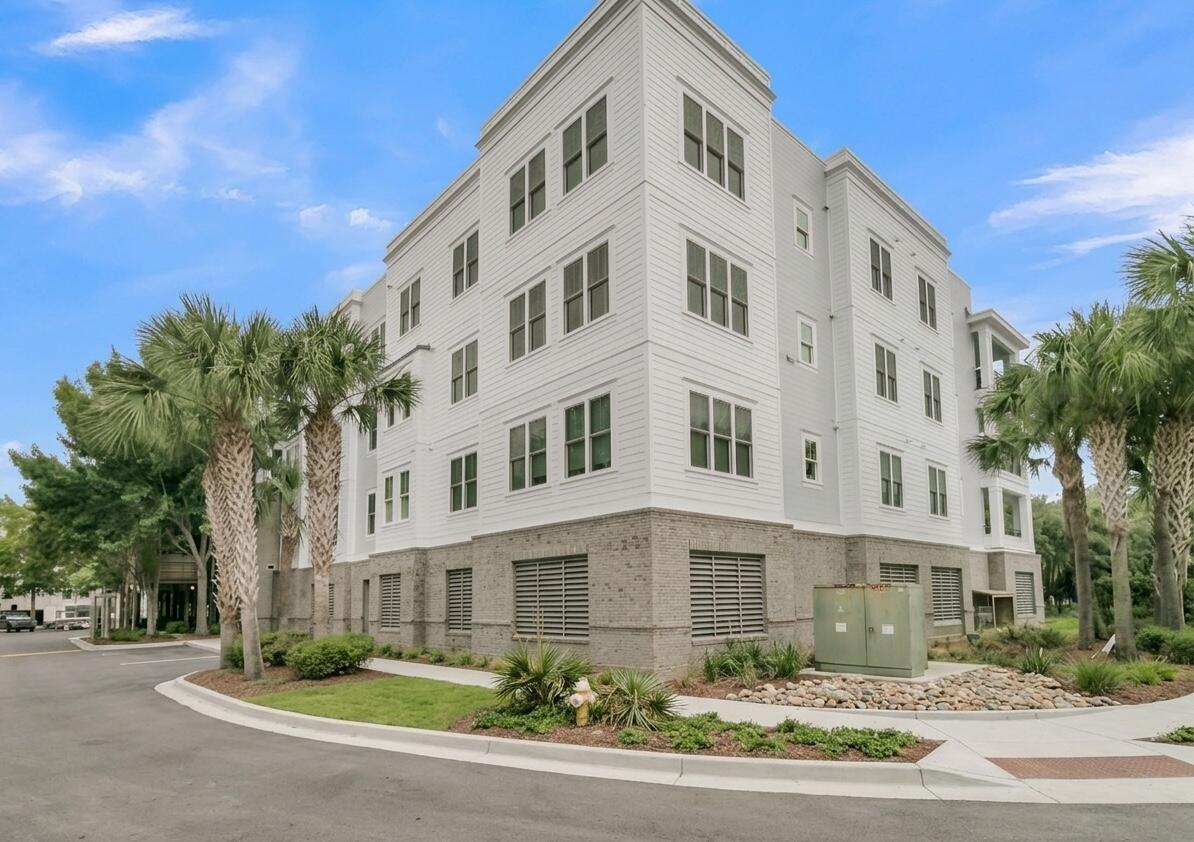 200 River Landing Drive Unit 107H — photo