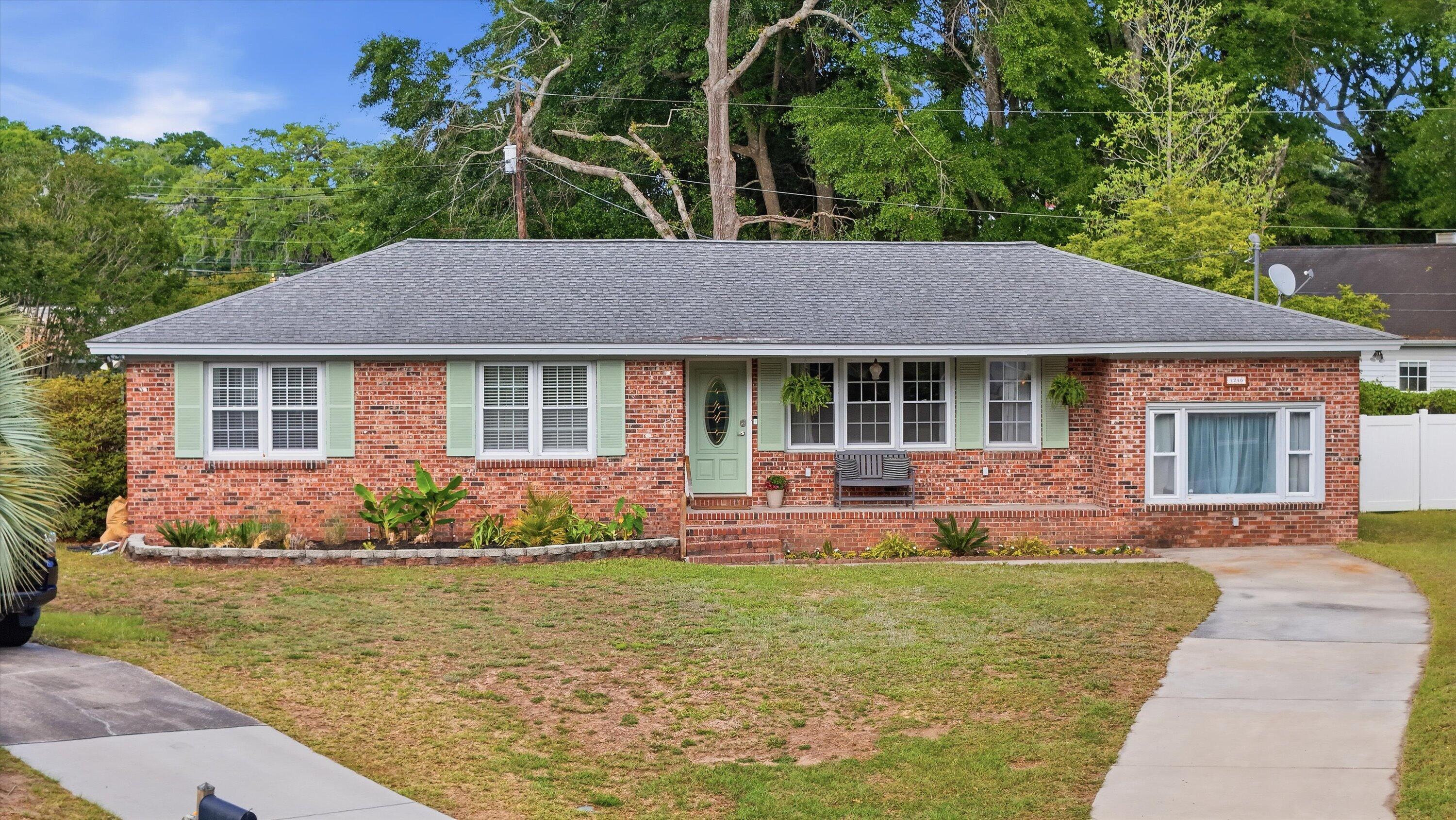 1246 Honeysuckle Lane — photo