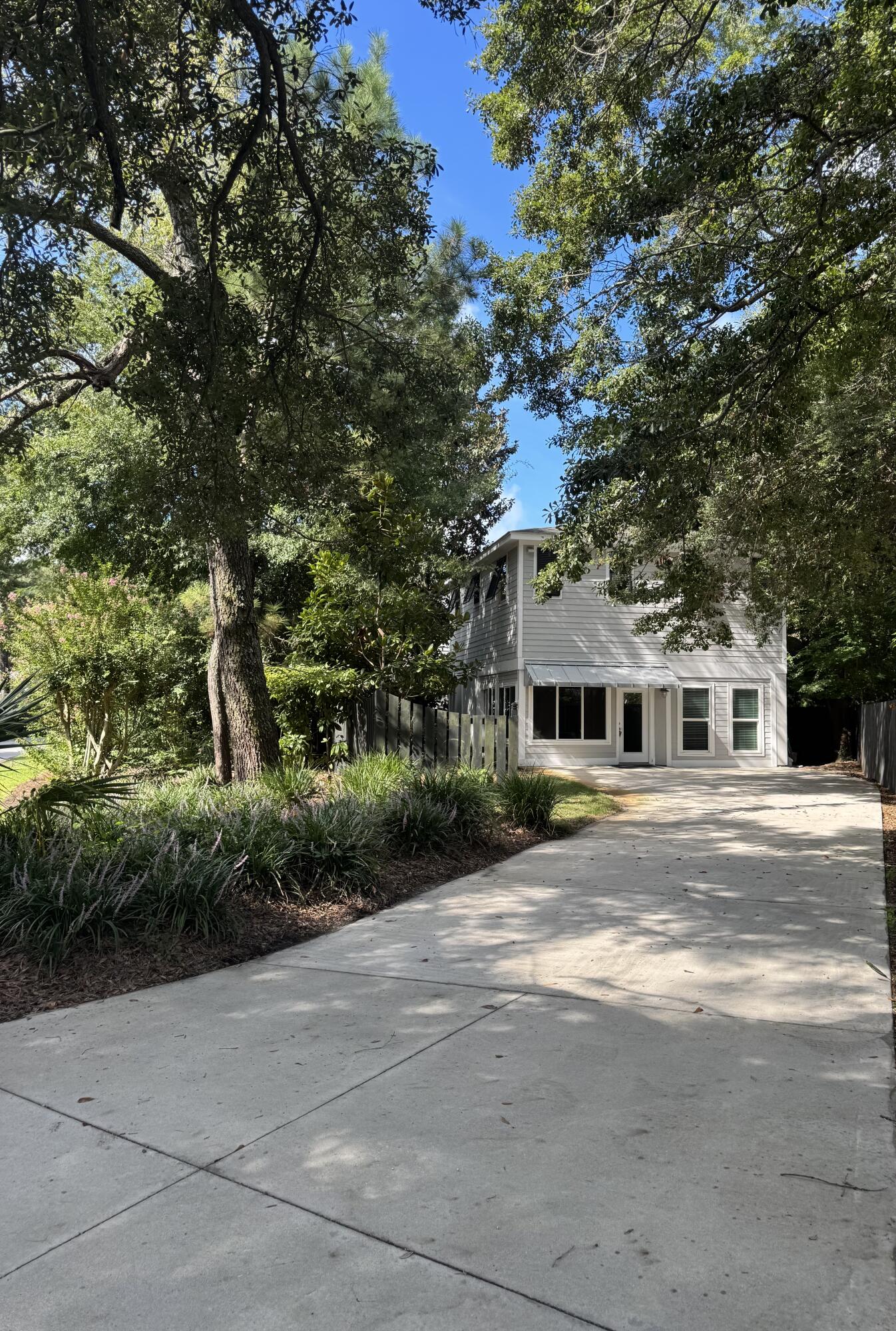 786 Dragoon Drive — photo