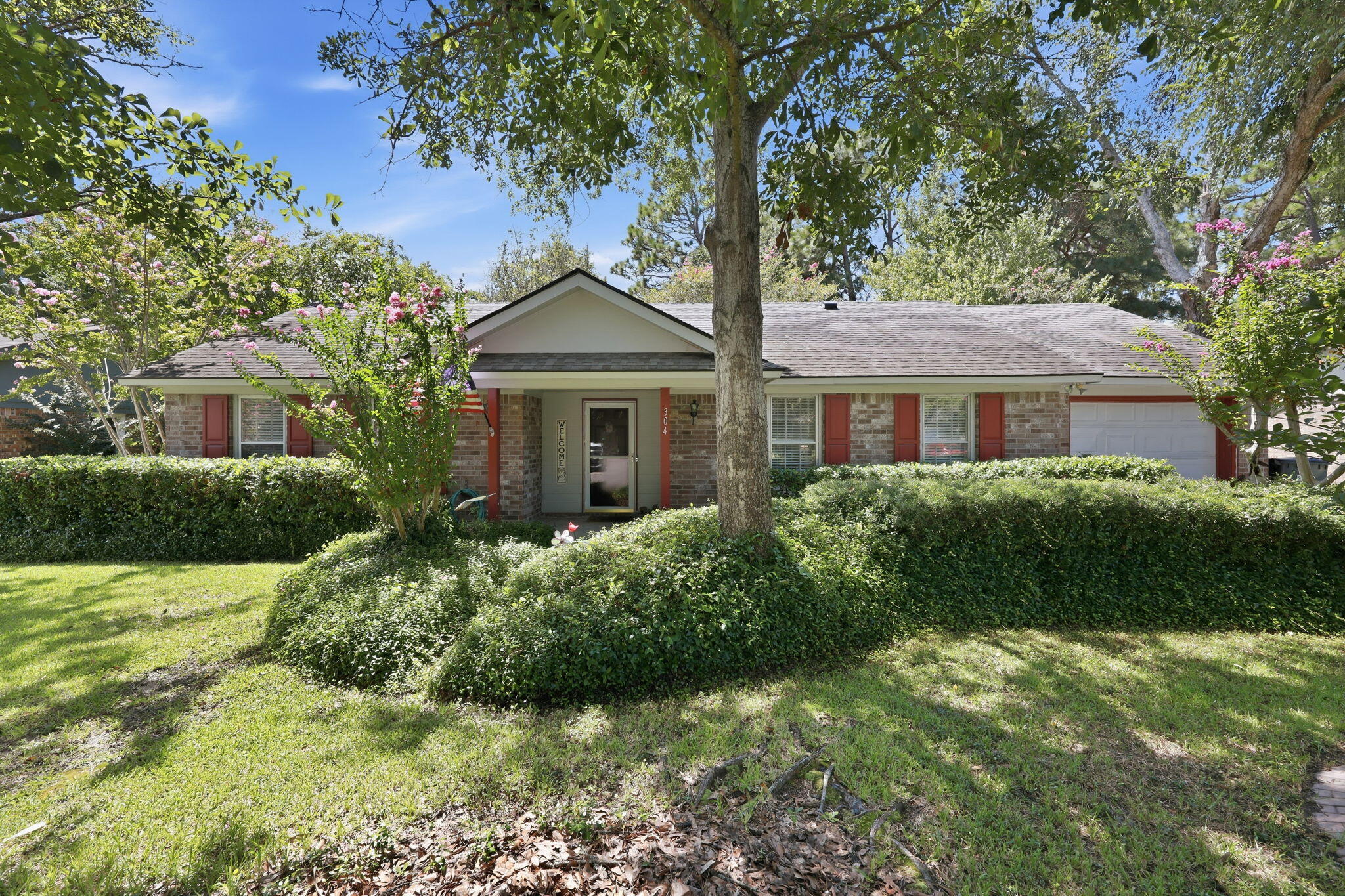 304 Longleaf Road — photo