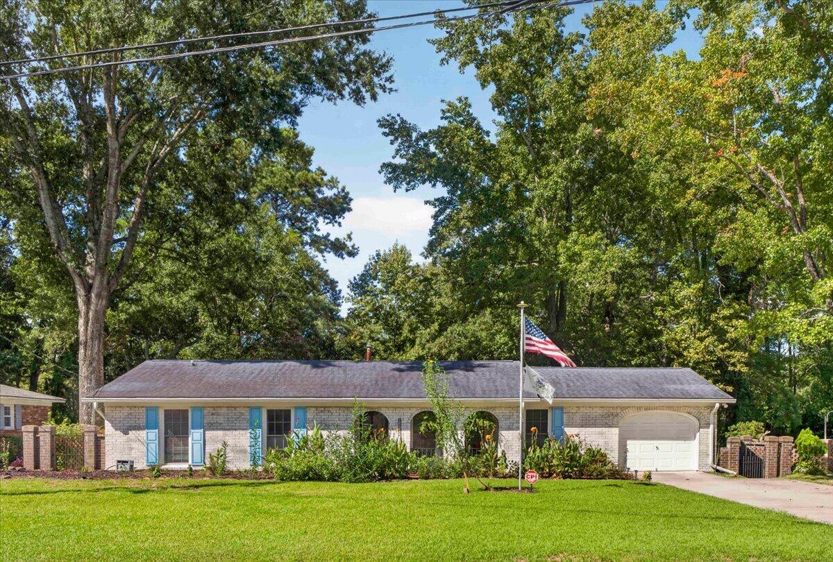8431 Deerwood Drive — photo