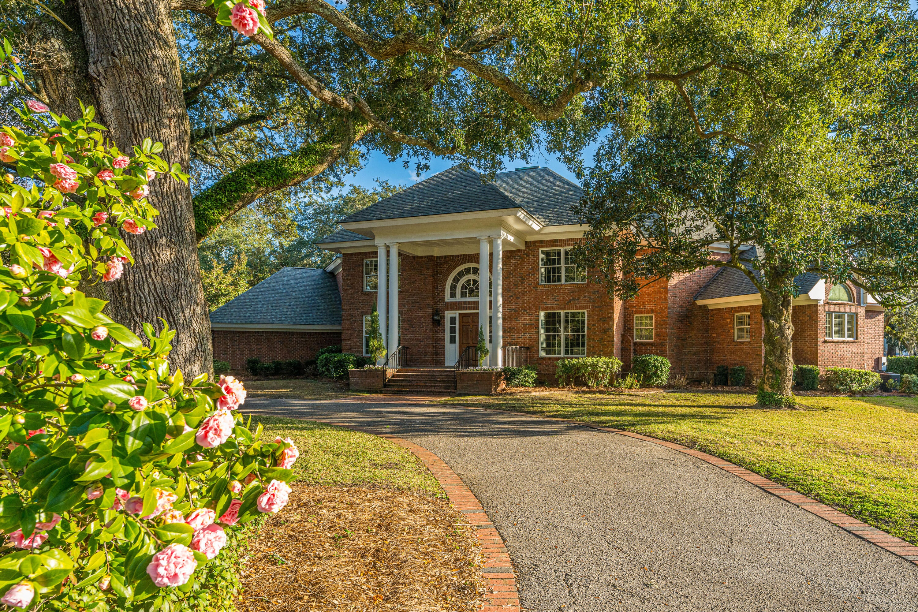 235 Country Club Lane — photo