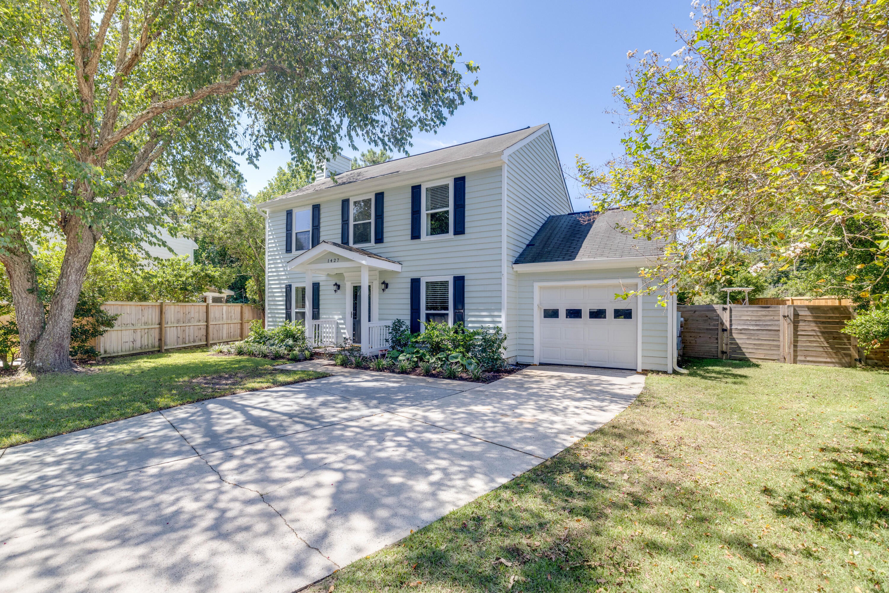 1427 Oaklanding Road — photo