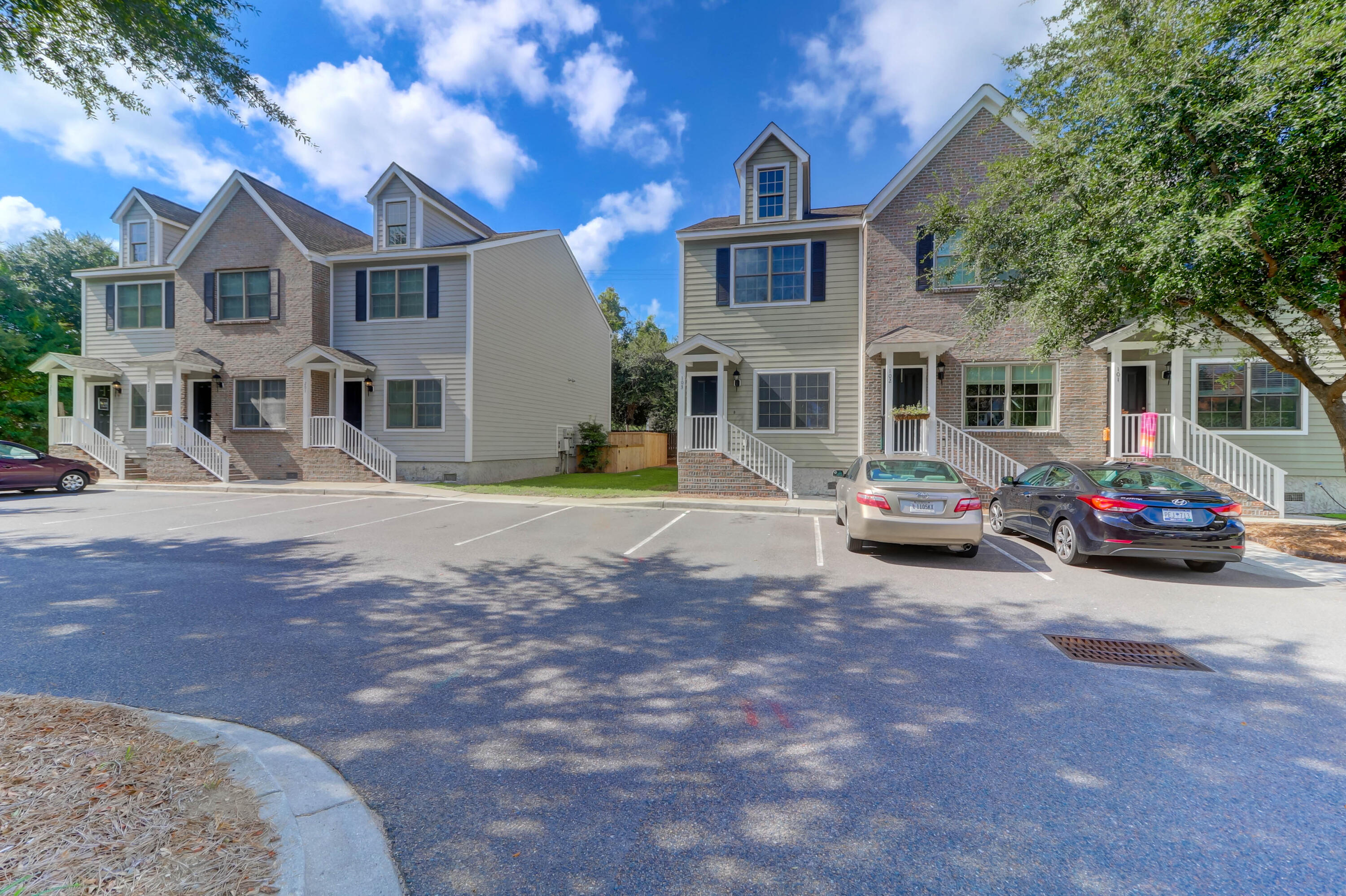 979 Bay Tree Circle #203 — photo