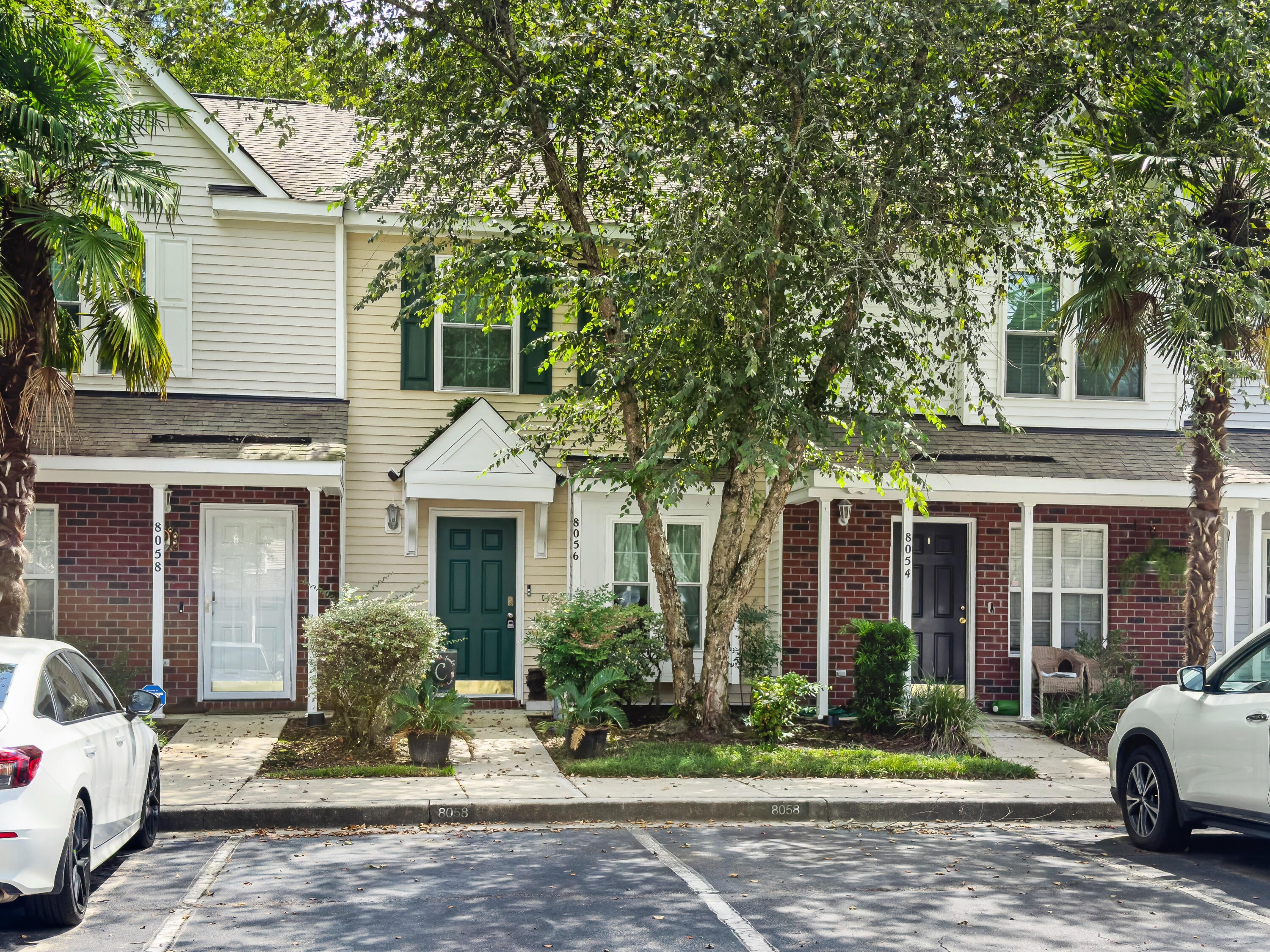 8056 Shadow Oak Drive — photo