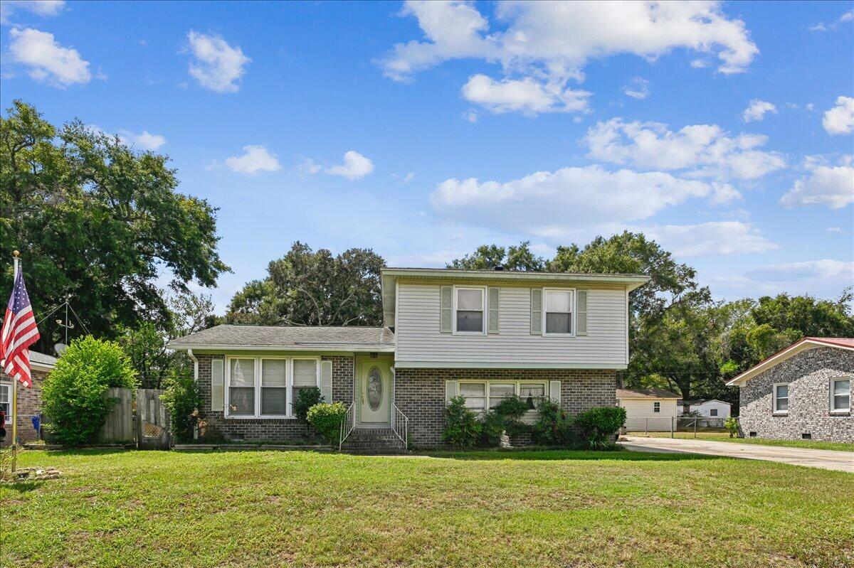 1263 Honeysuckle Lane — photo