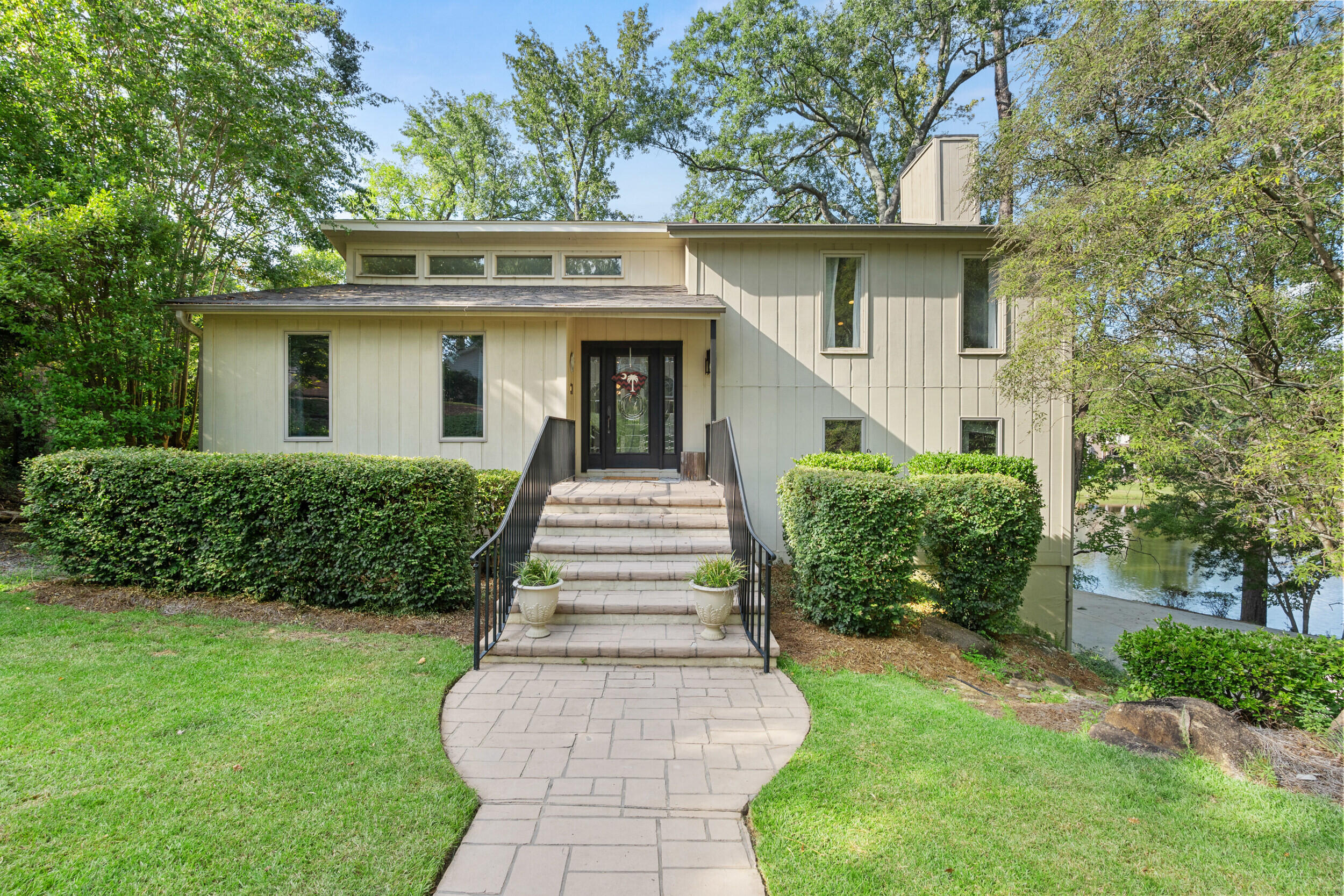 2205 Quail Hollow Court — photo