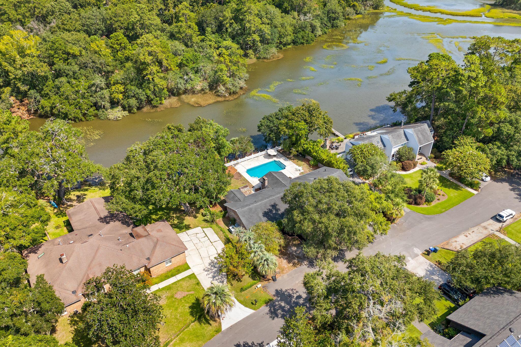 33 Town Creek Drive — photo