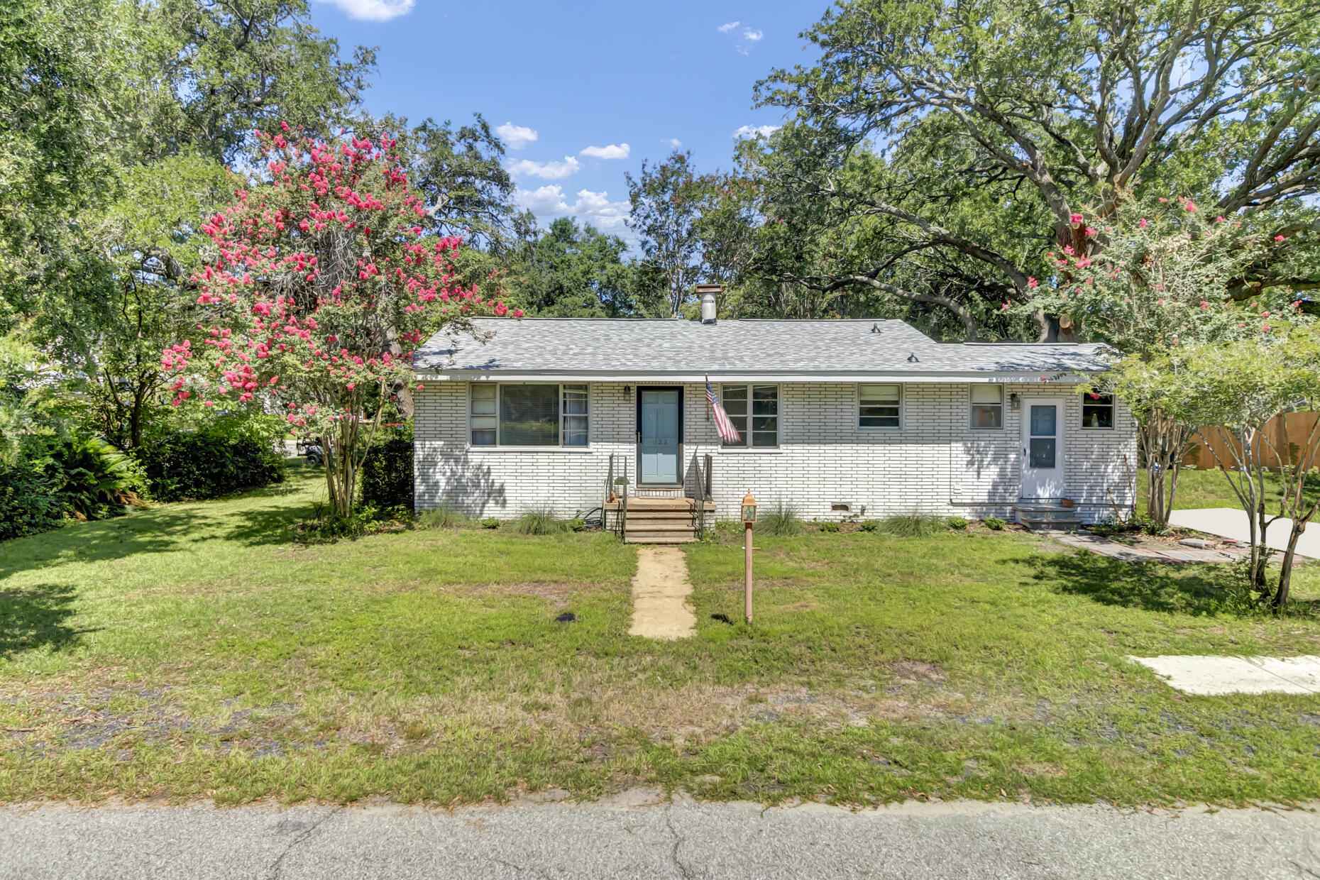 822 Rogers Lane — photo