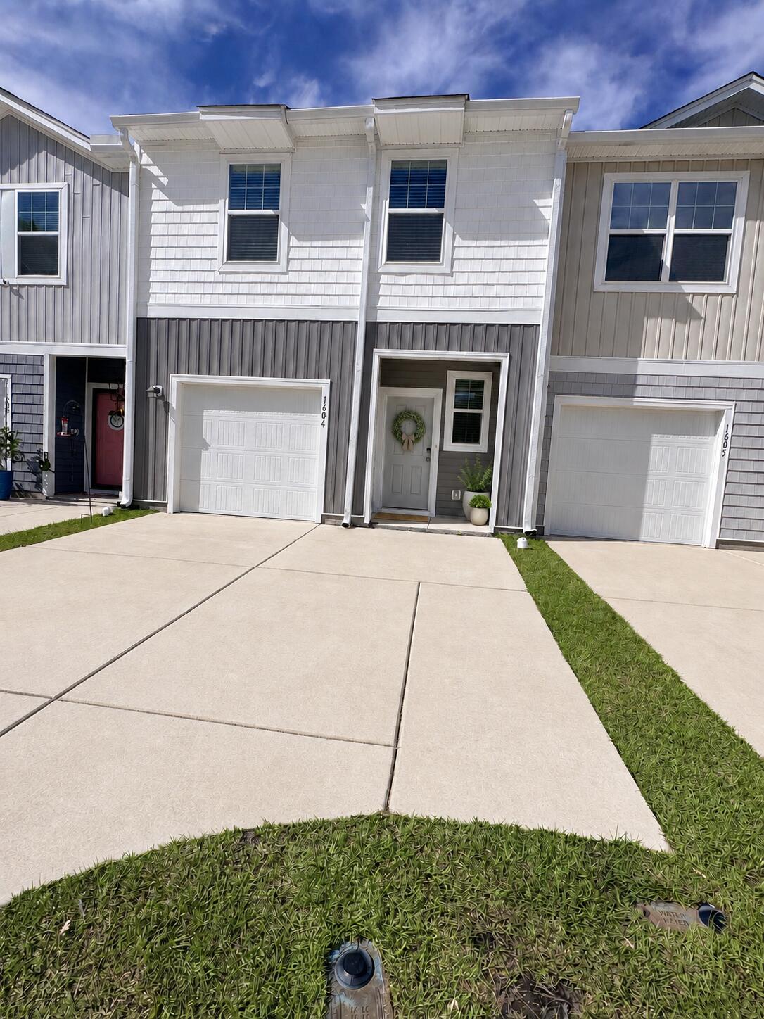 1604 Scarlett Maple Street — photo