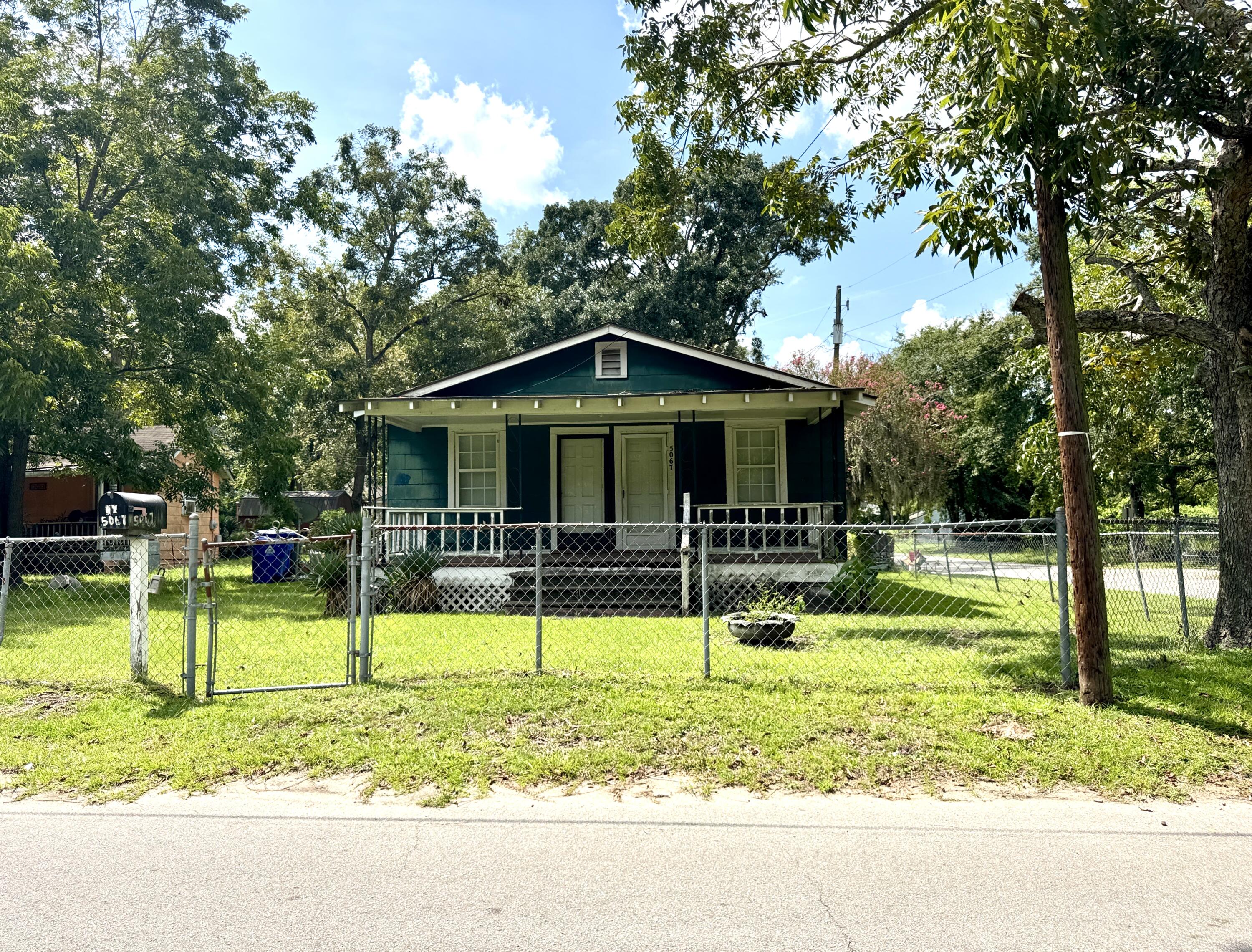 5067 Railroad Avenue — photo