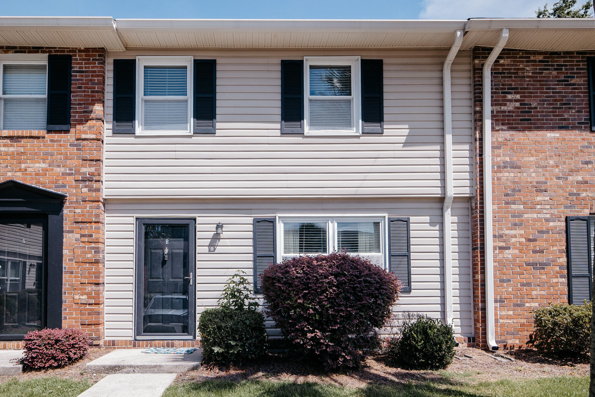 415 Parkdale Drive Apt 16B — photo