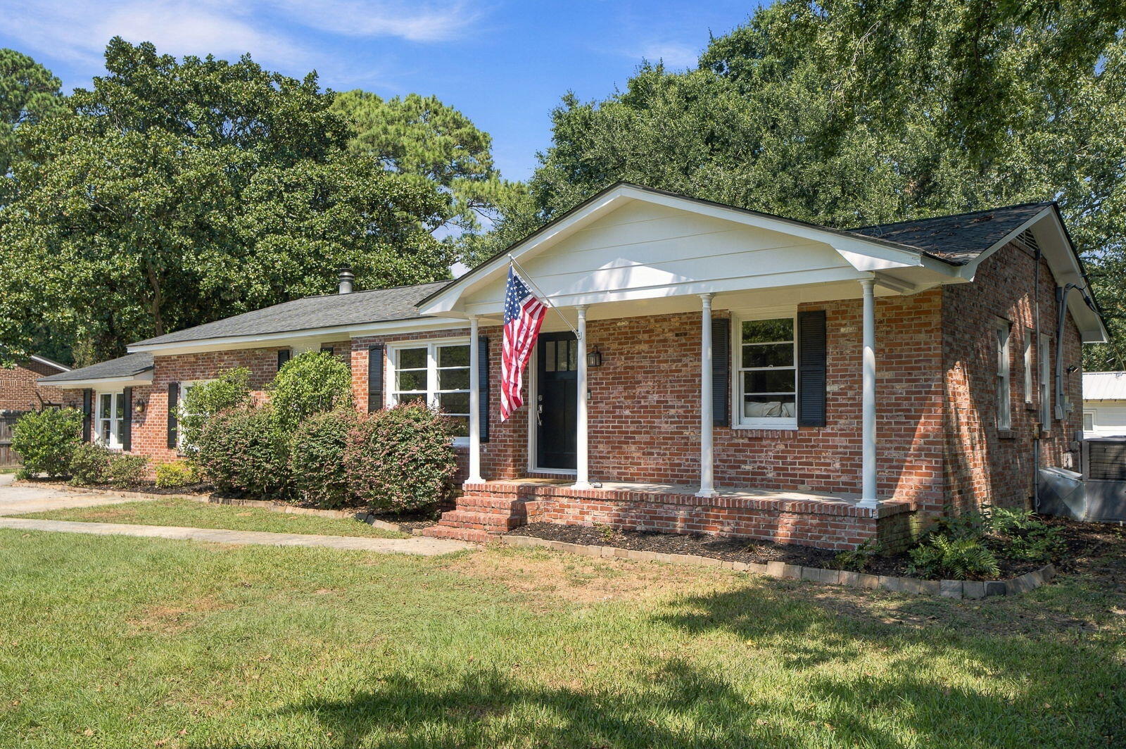 1052 Harbor View Road — photo