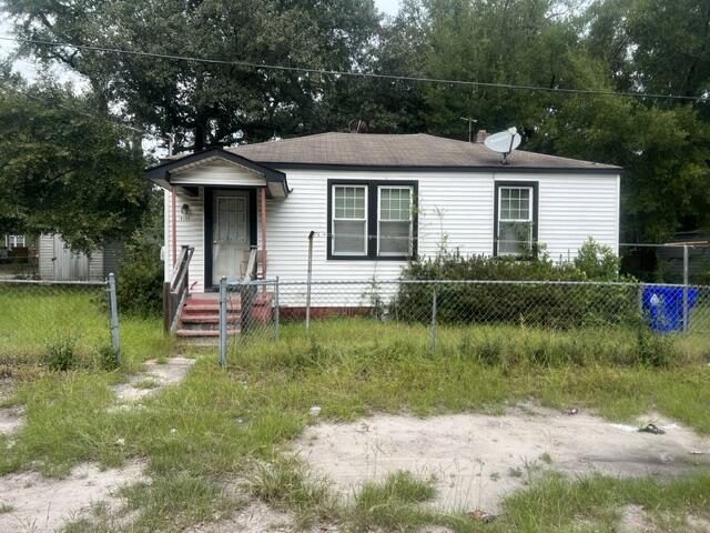 2125 Commander Road — photo