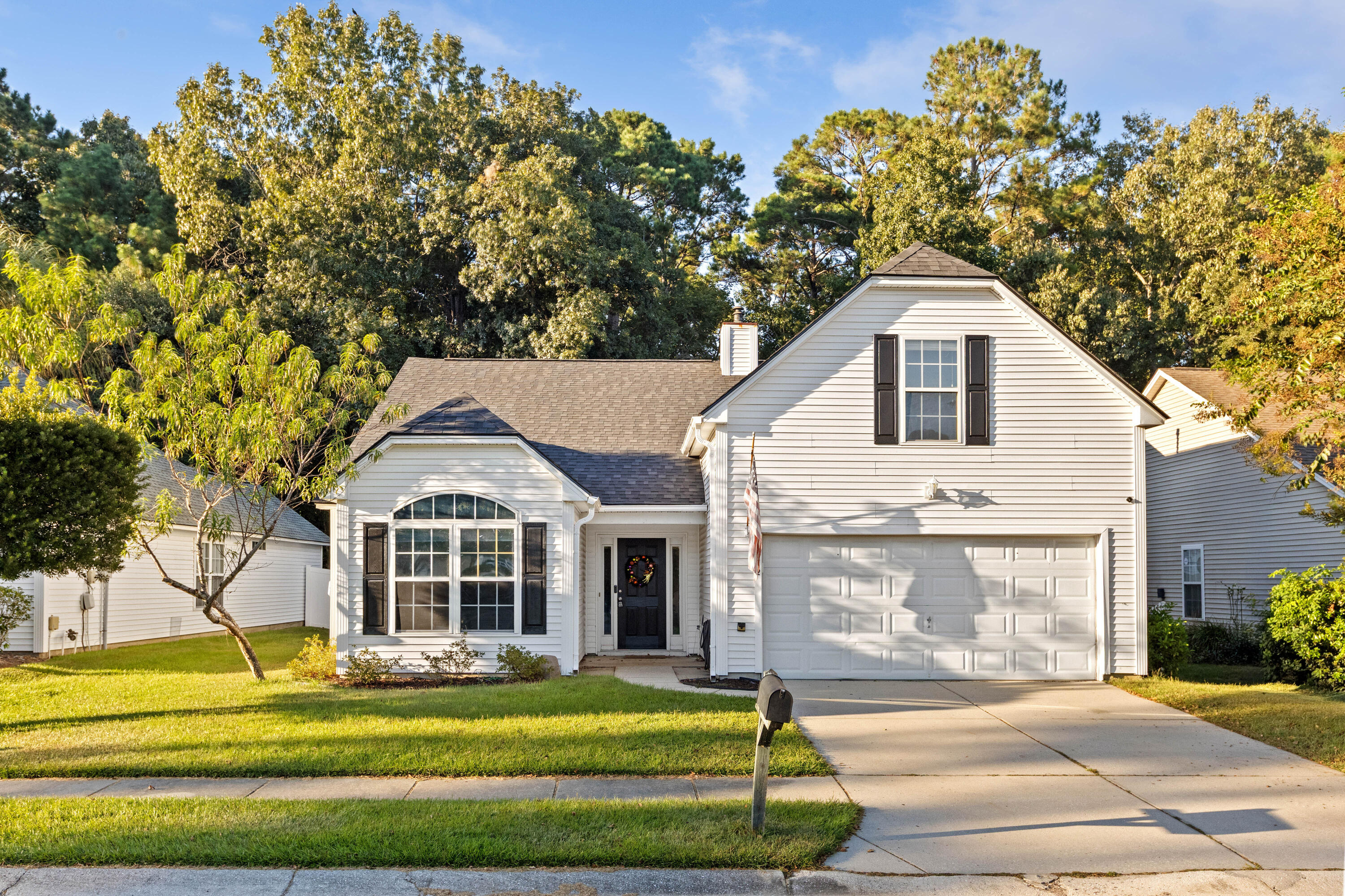 1572 Wellesley Circle — photo