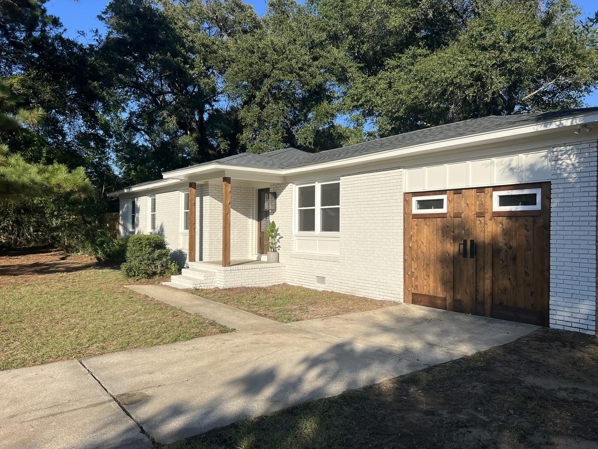 1038 Farmington Road — photo