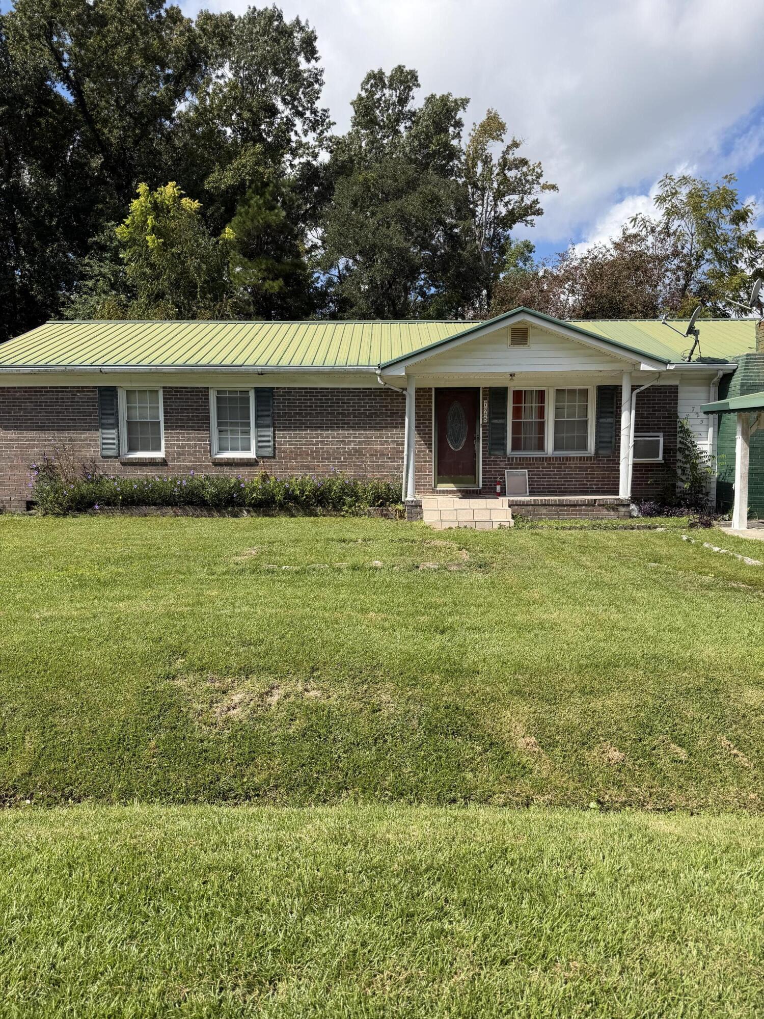 725 Hoss Road — photo