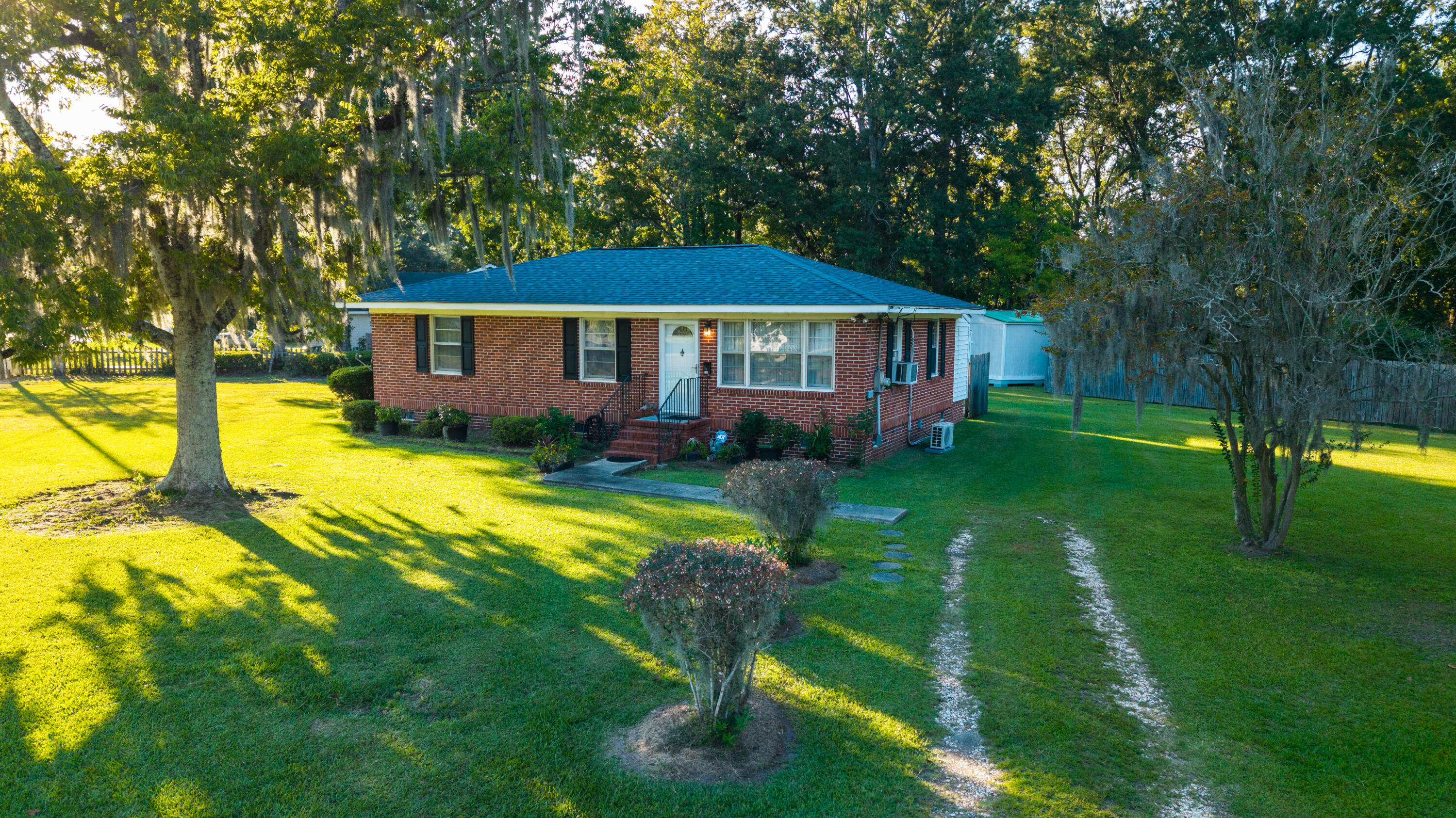 201 Clarine Drive — photo
