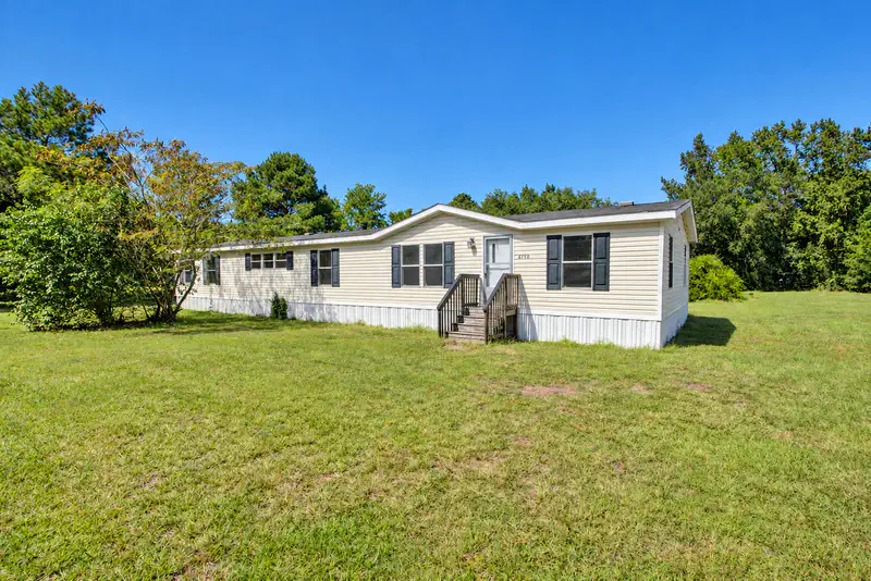 6230 Hyde Park Road — photo