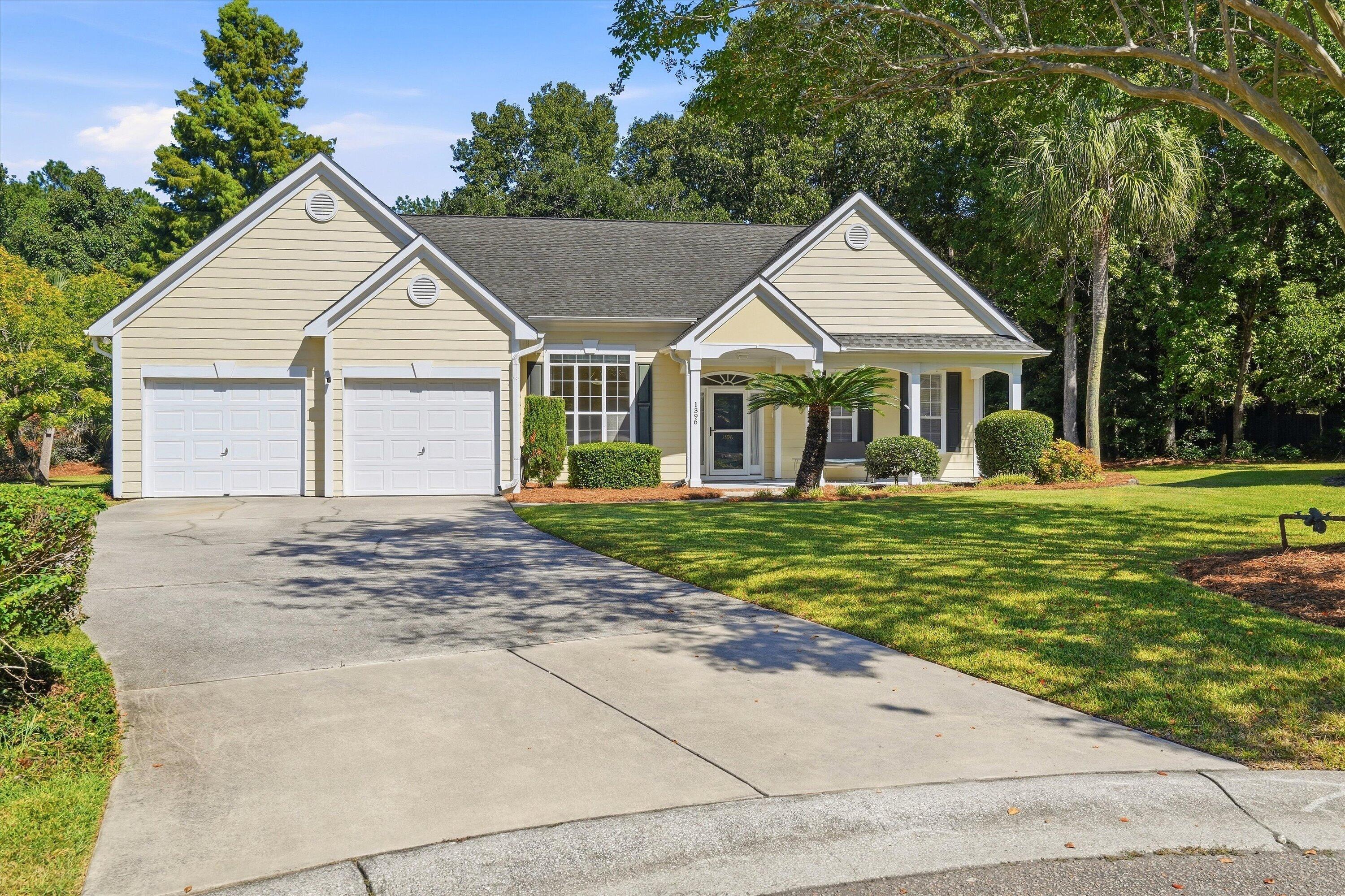 1396 Lakecrest Court — photo