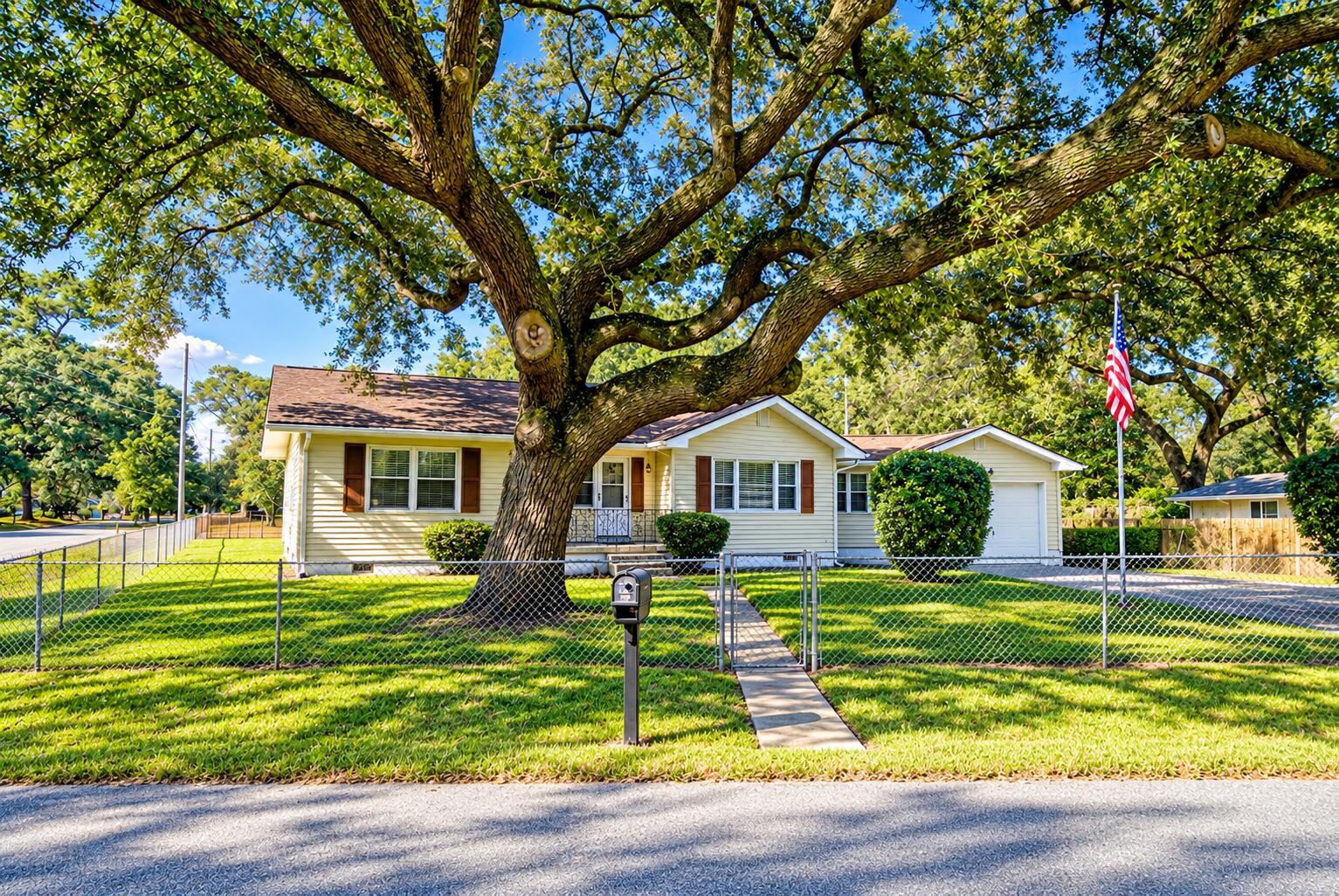 2236 Woodland Shores Road — photo
