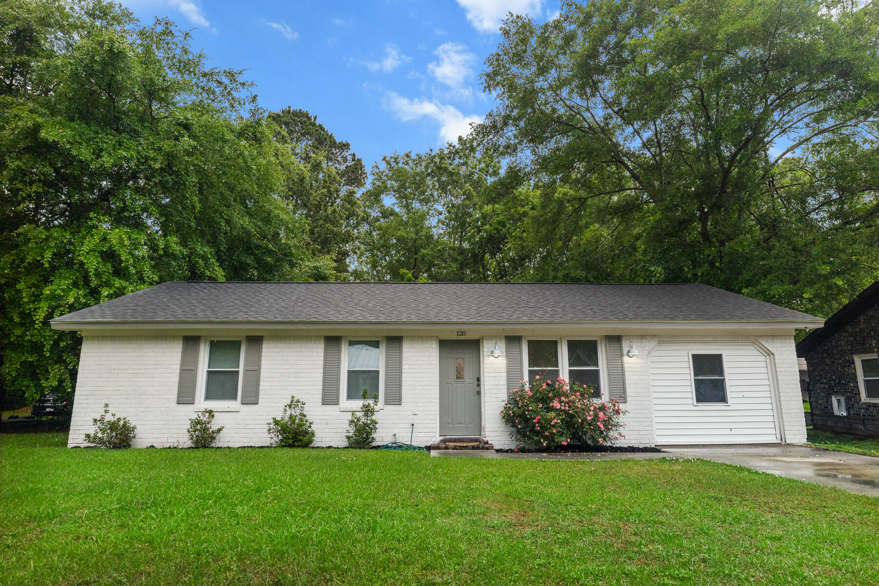 120 Lisa Drive — photo