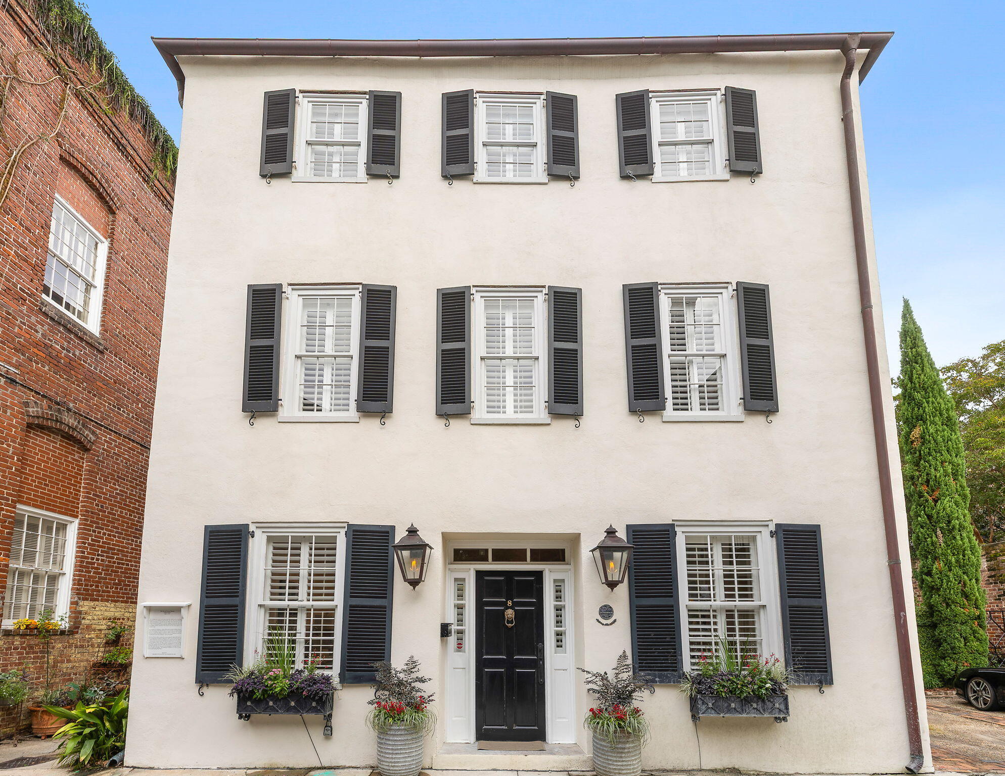 8 1/2 Elliott St. — photo
