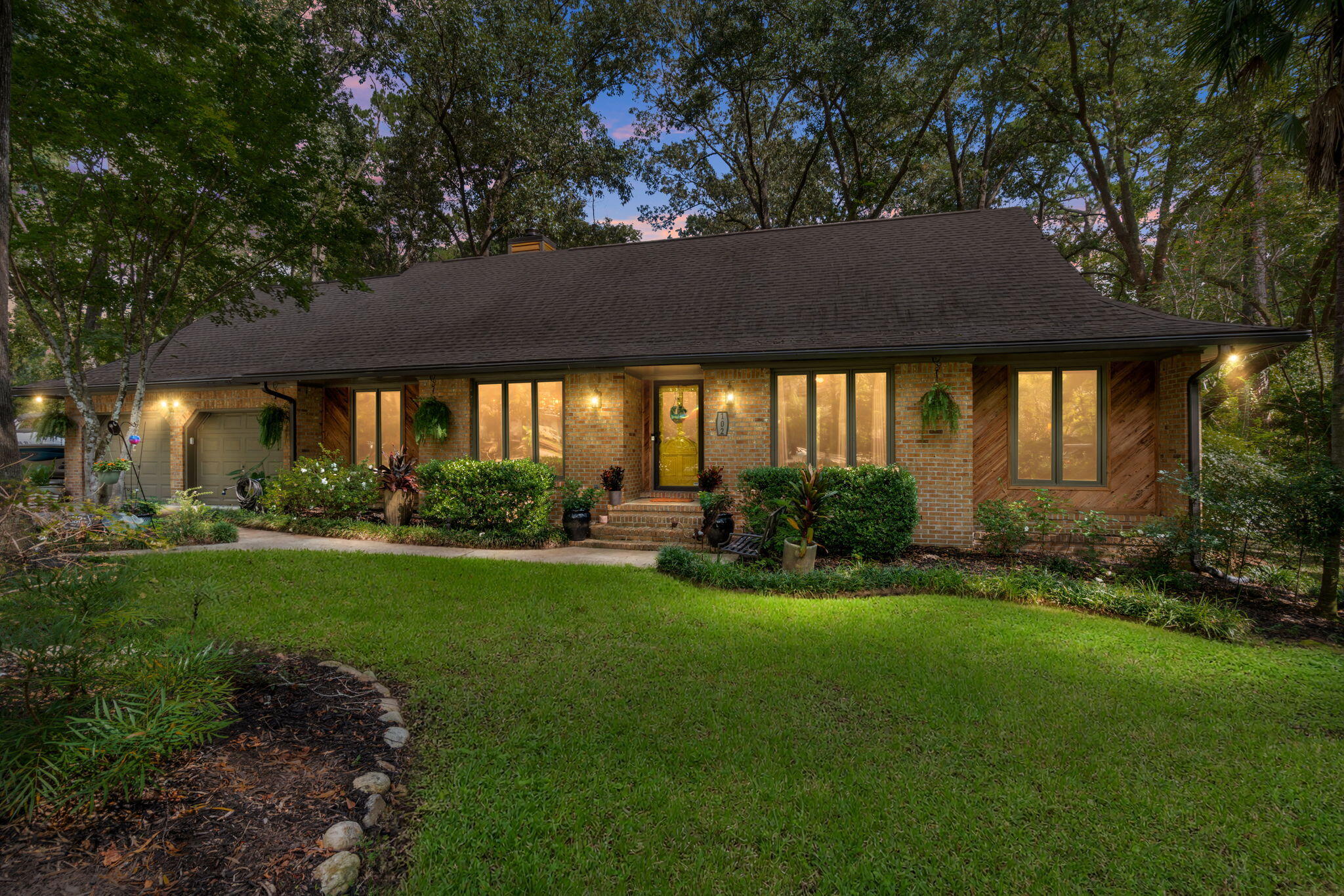 102 Dawnshire Court — photo