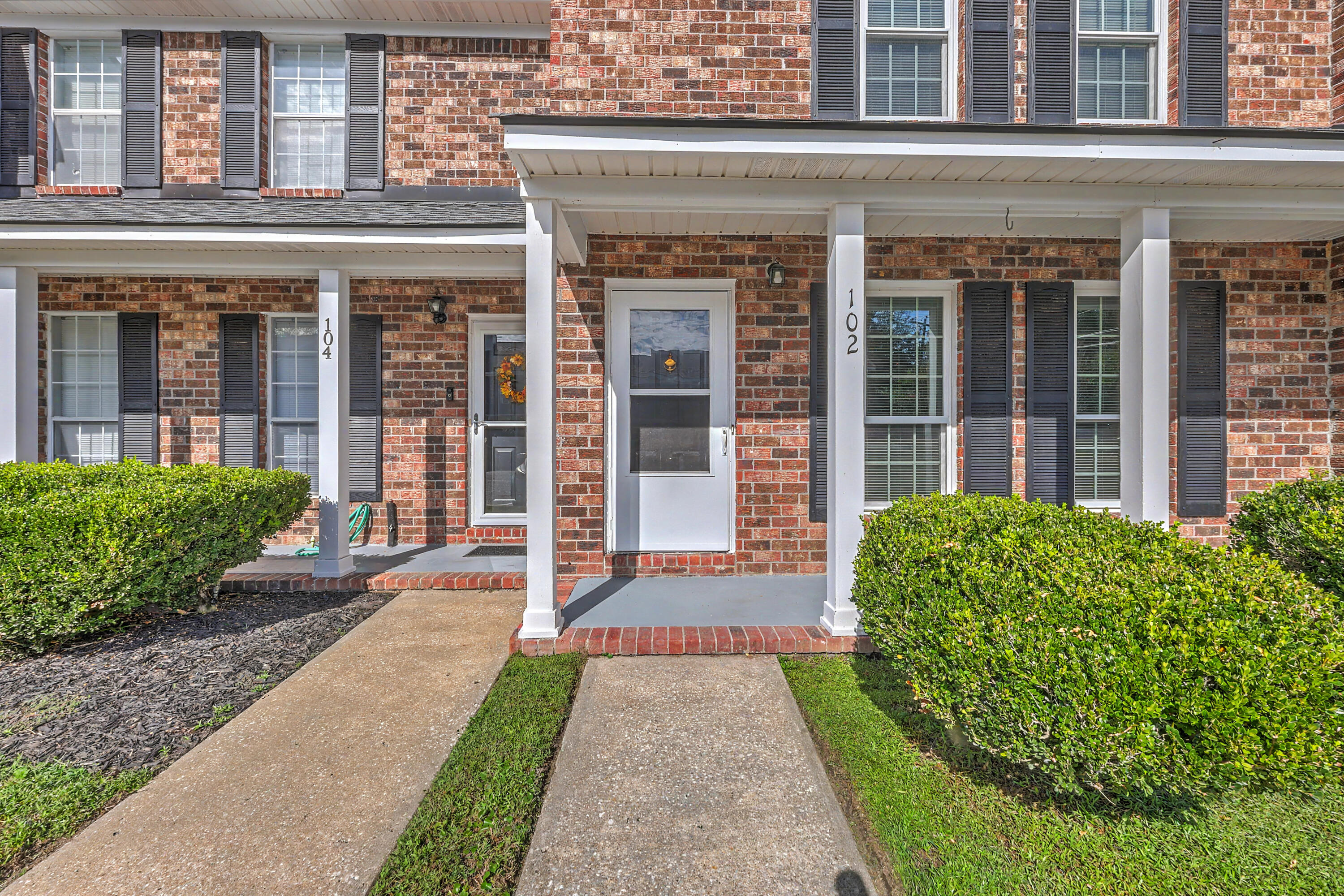 102 Sandlewood Drive — photo
