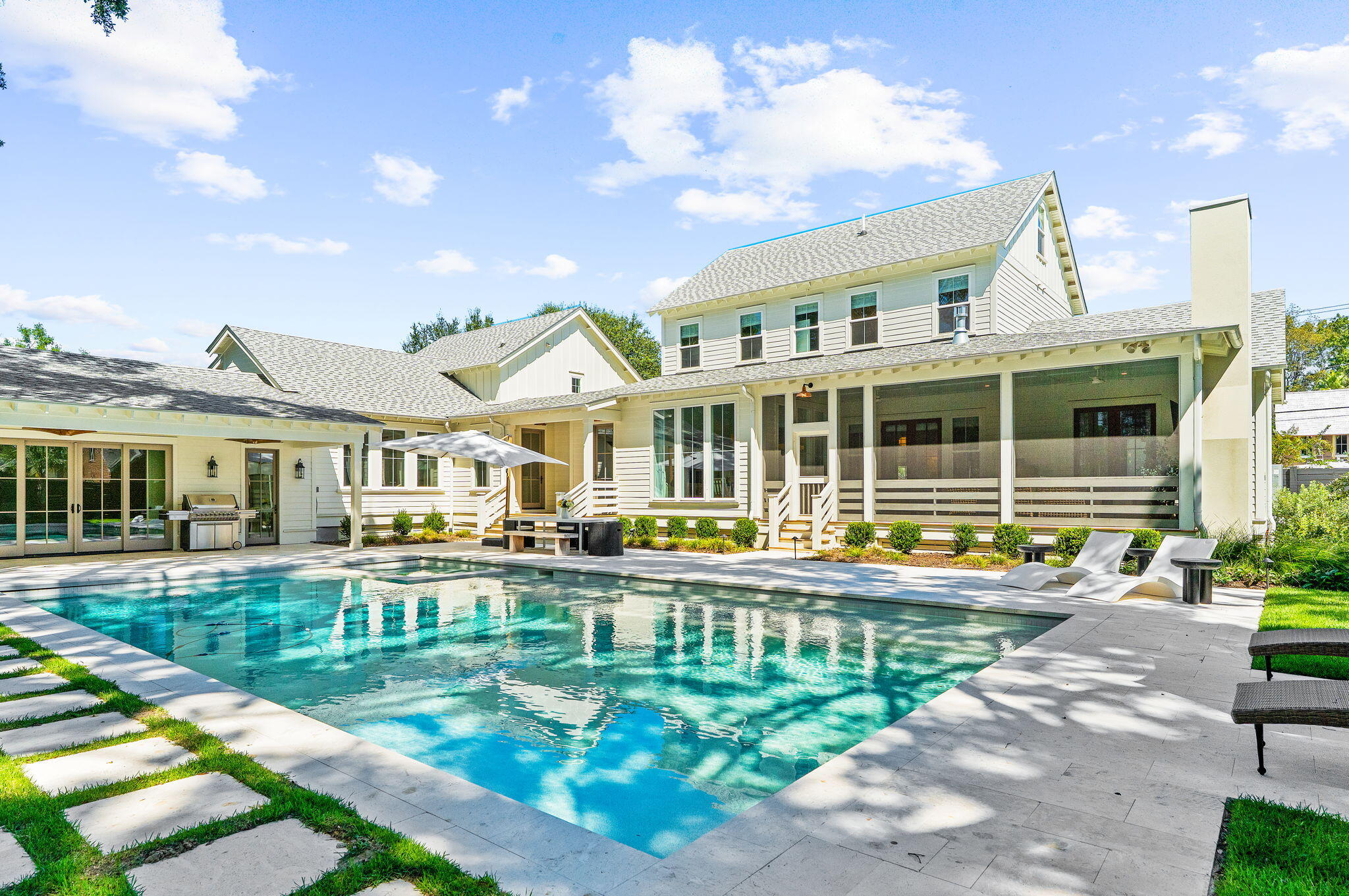 924 Lakeview Drive — photo